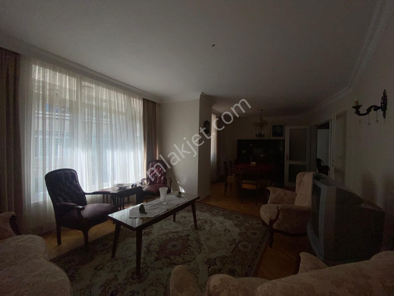 Çankaya Şehit Ersan Caddesinde Eşyalı 3+1 Kiralık Daire - Görsel 8