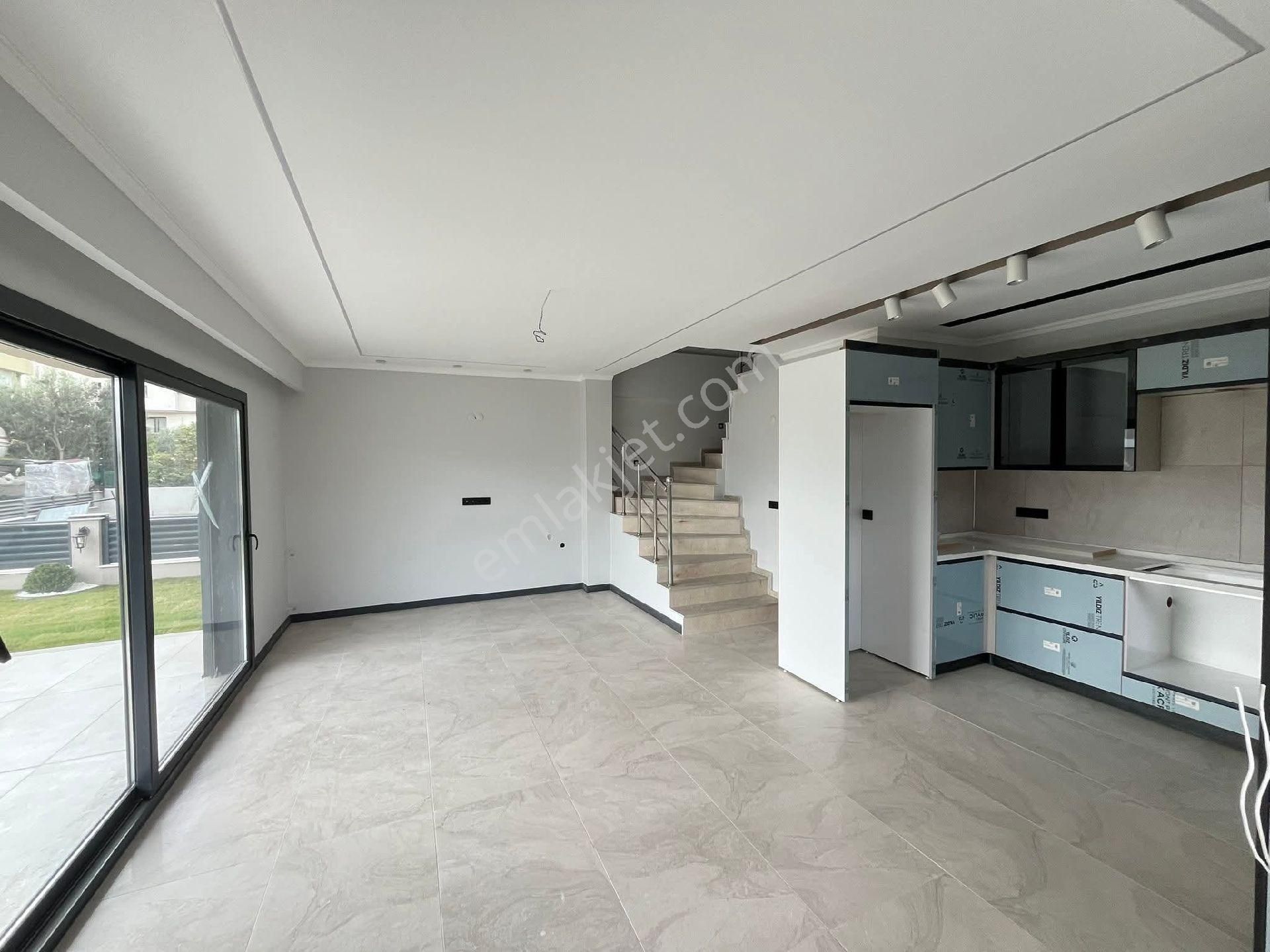 Denize 400 Metre Uzaklıkta Geniş Bahçeli 3+1 Villa - Görsel 26