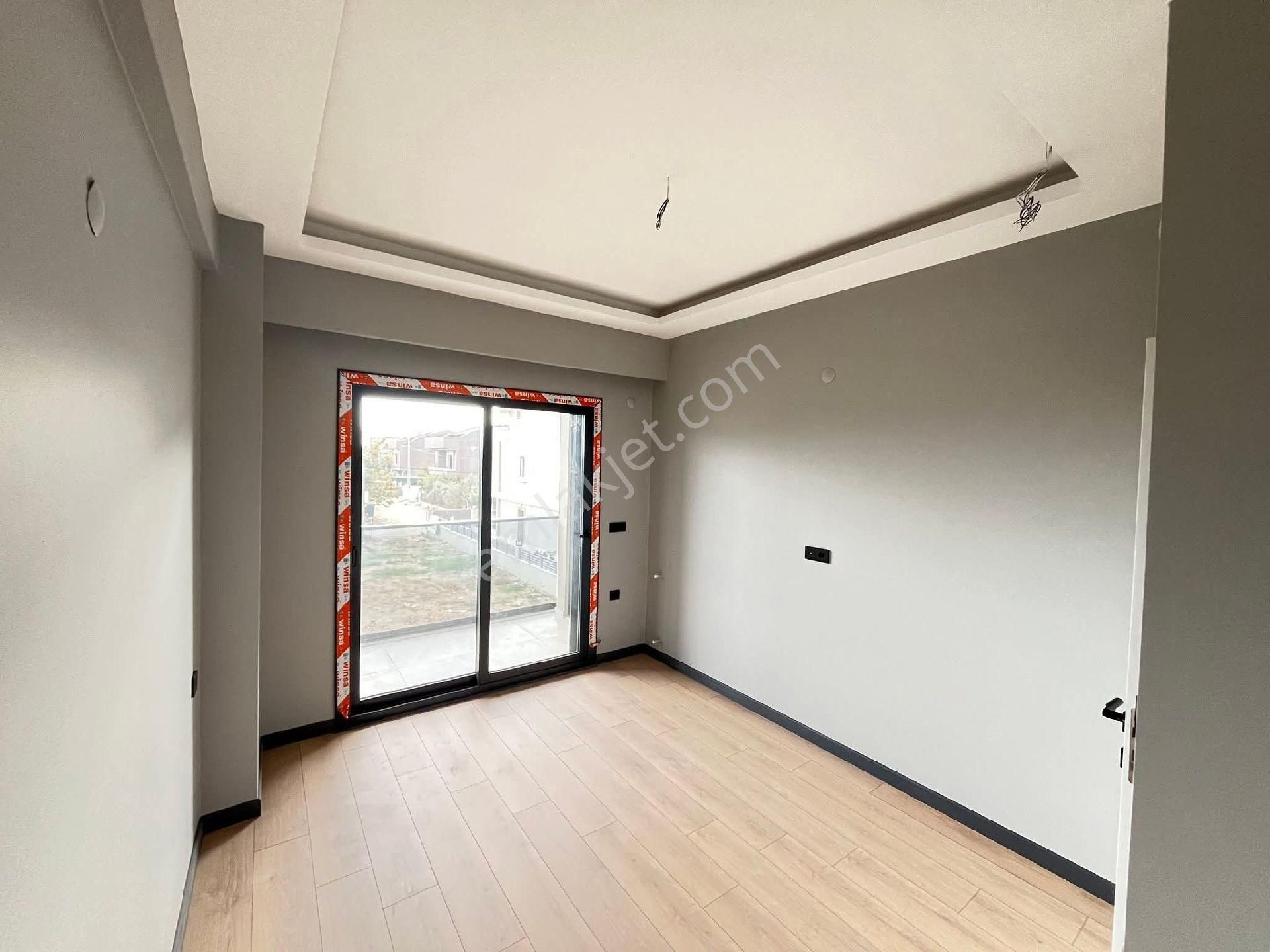 Denize 400 Metre Uzaklıkta Geniş Bahçeli 3+1 Villa - Görsel 15