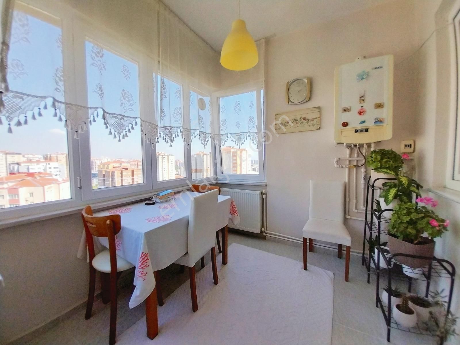 Beykent'te, Site İçerisinde, Geniş Ve Ferah 3+1 Satılık Daire