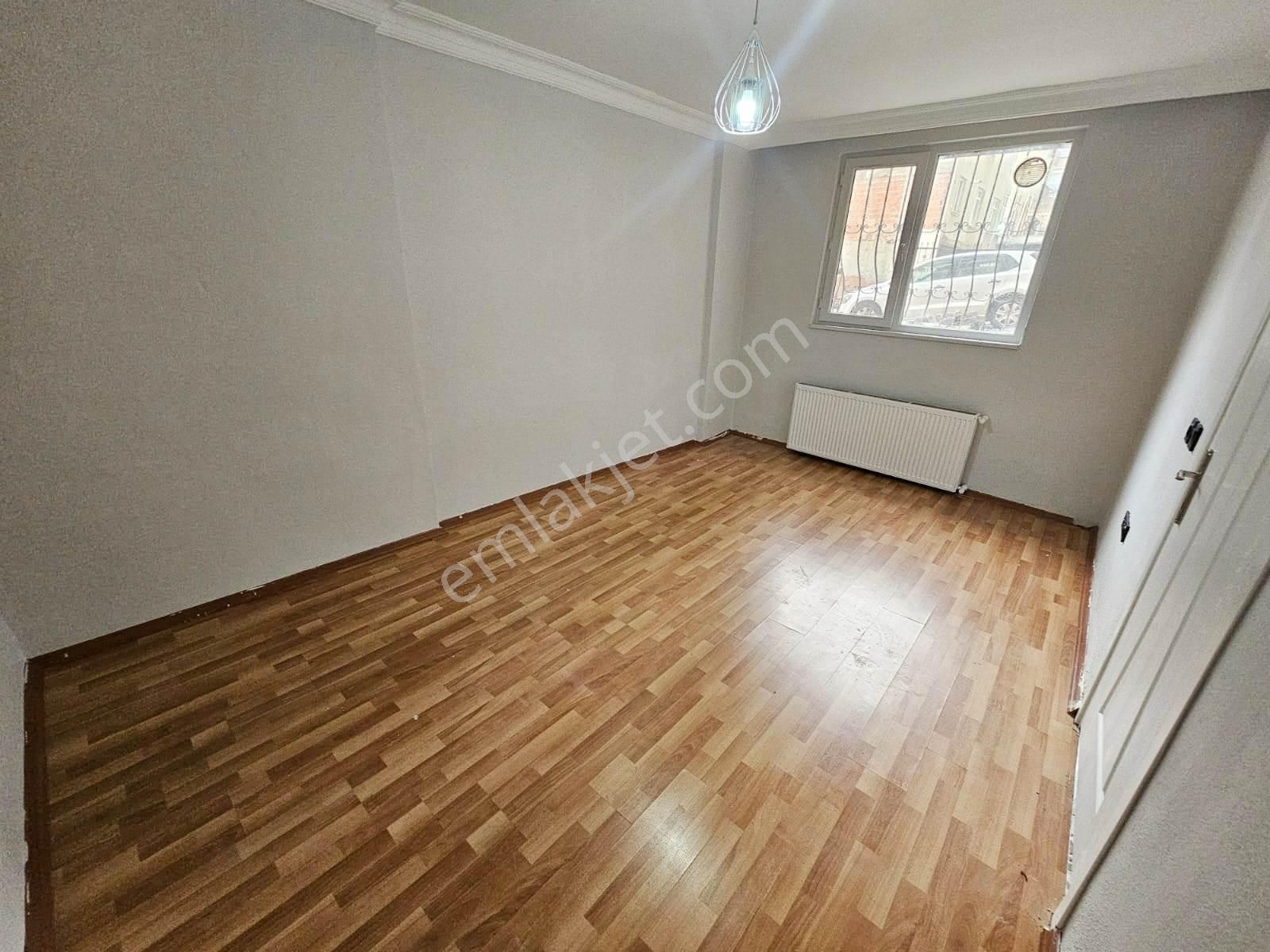 Fatih Emlaktan Çakmak Durağı Yakını Satılık 1+1 Krediye Uygun Bahçe Katı - Görsel 2