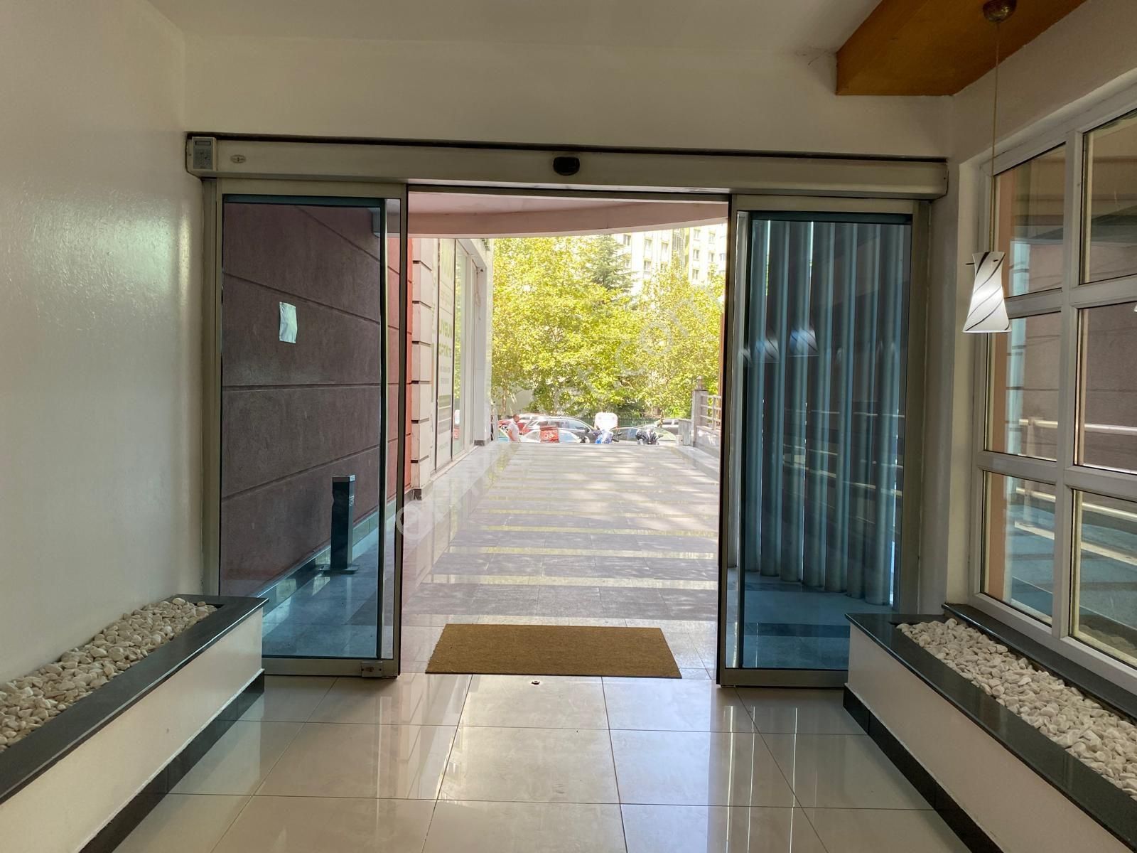 Metrobüse Çok Yakın Bey Palas Sitesi'nde Kiralık Full Eşyalı 1+1 - Görsel 3