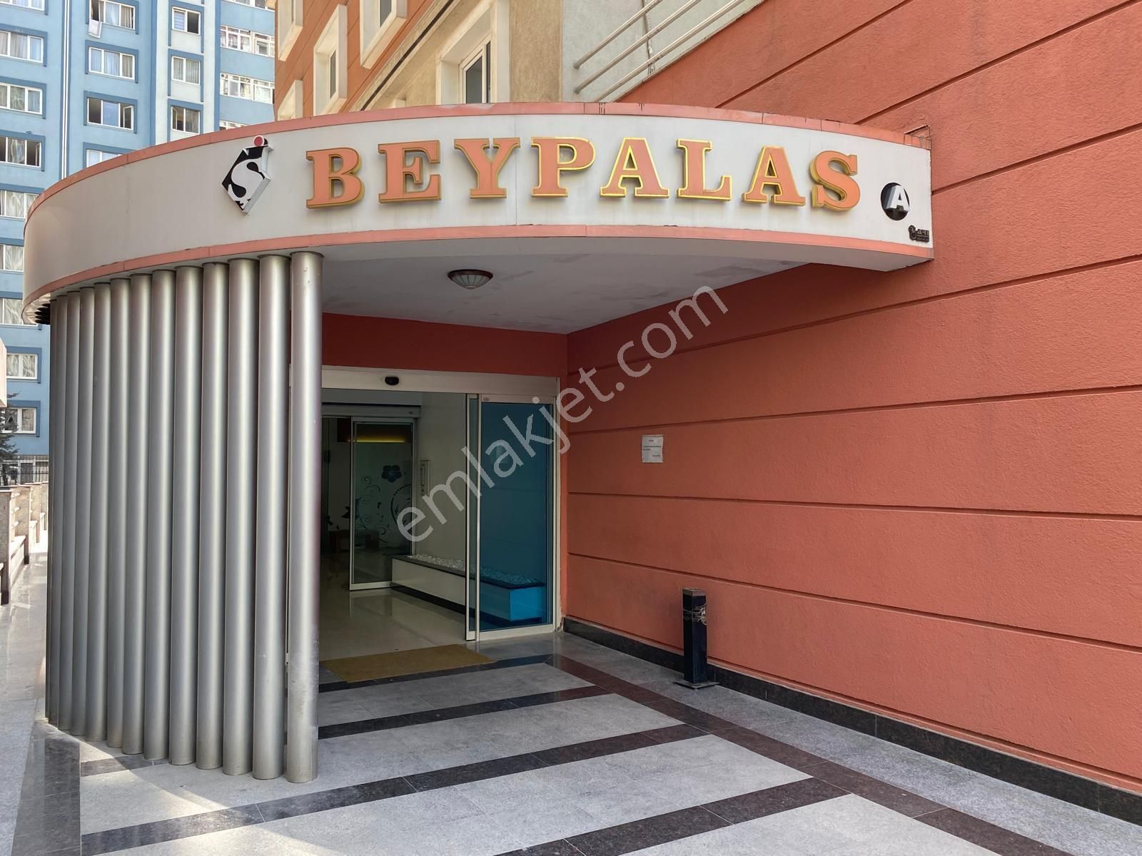 Metrobüse Çok Yakın Bey Palas Sitesi'nde Kiralık Full Eşyalı 1+1 - Görsel 2