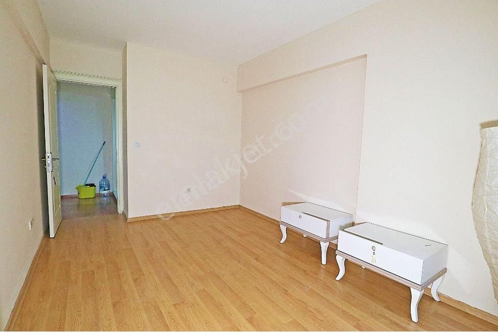 Simge'den 10 Yaşında Asansörlü Kapalı Otoparklı Arakat Daire - Görsel 12