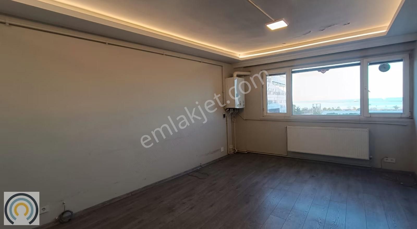 Cumhuriyet Meydanınıda Deniz Manzaralı Kiralık Ofis - Görsel 12