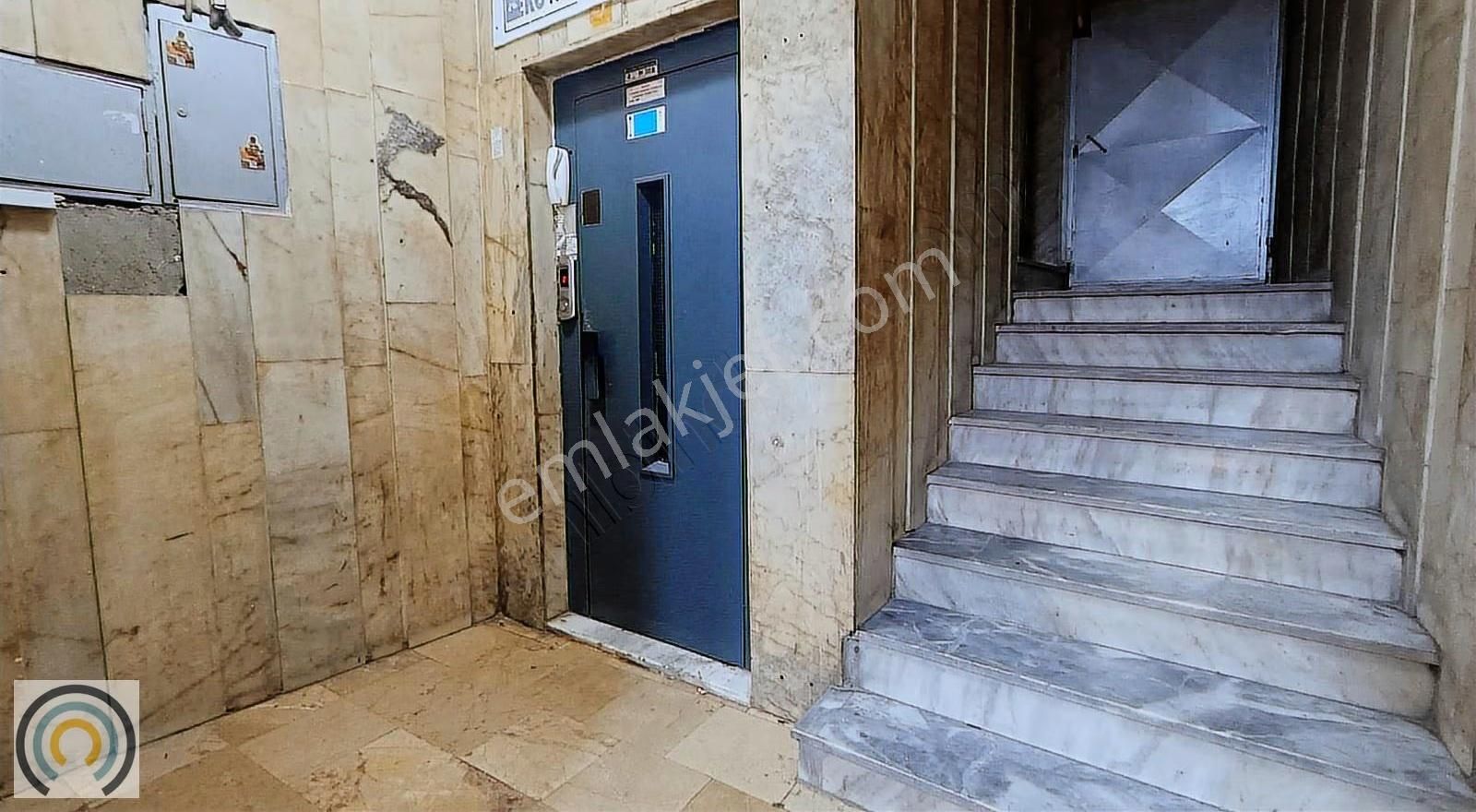 Cumhuriyet Meydanınıda Deniz Manzaralı Kiralık Ofis - Görsel 16