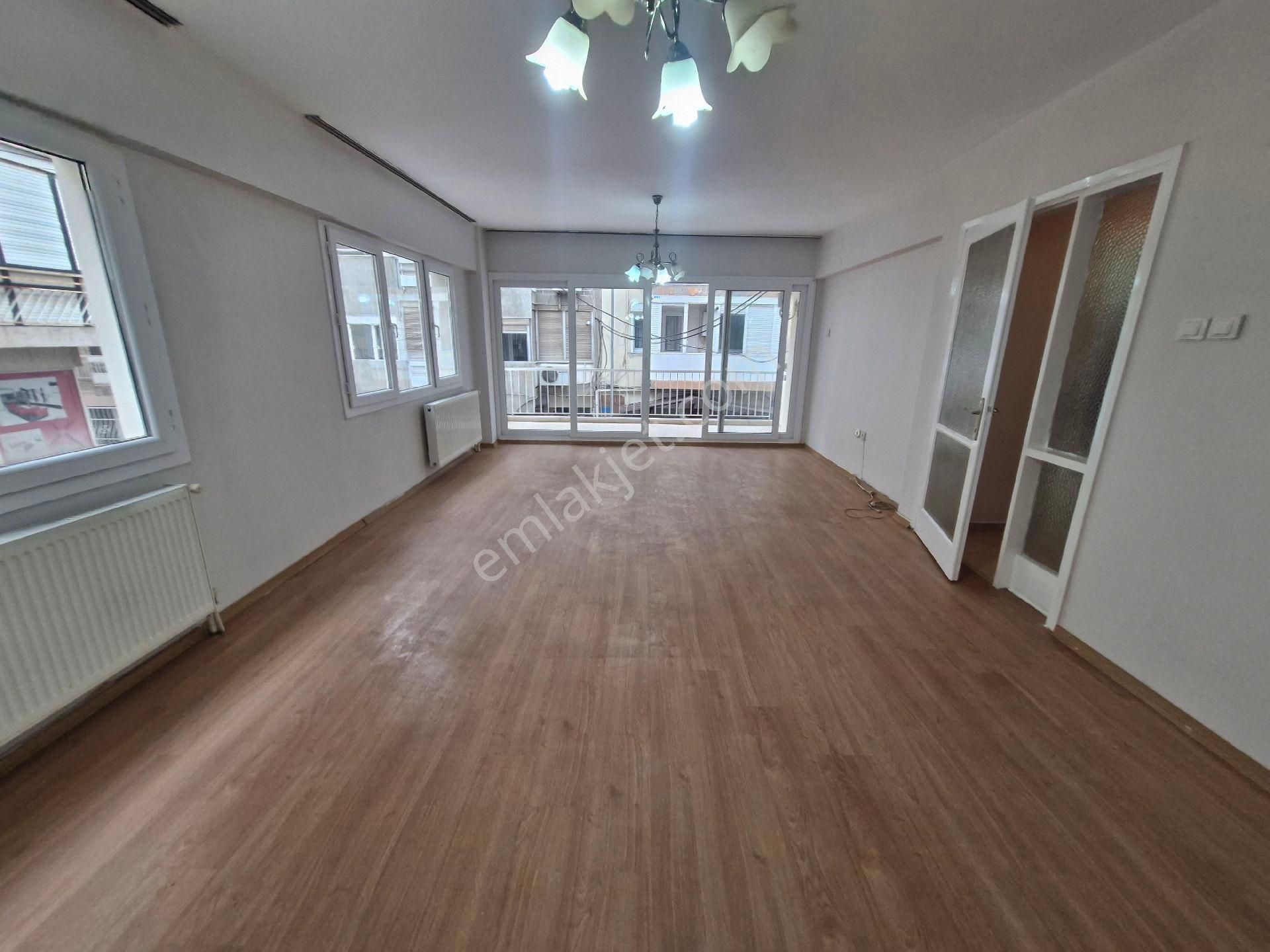 Bahariyede 3+1 Köşe Kat Avantajlı Tadilatlı Arakat Doğalgazlı Mkd Den - Görsel 7