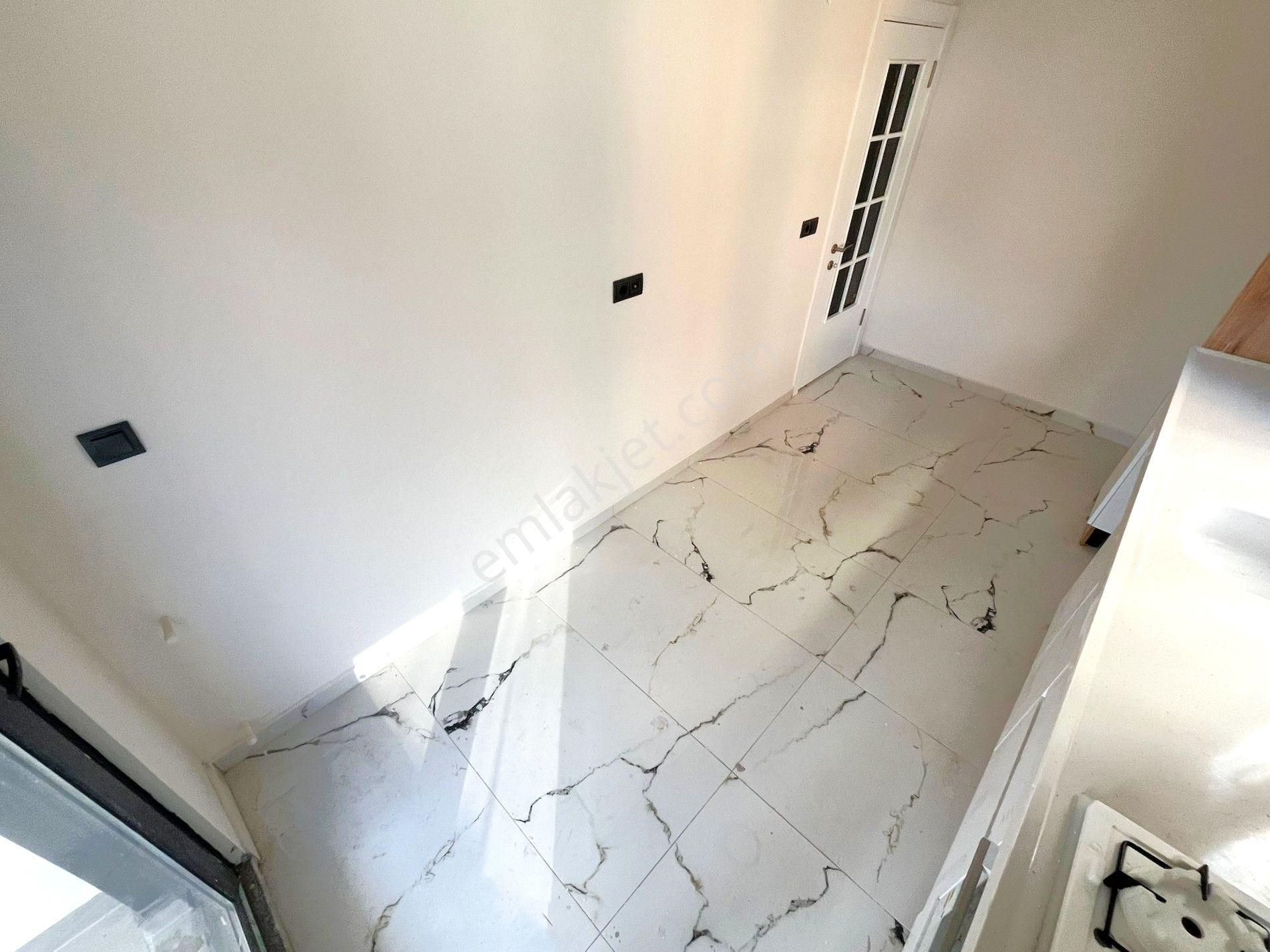 Aygül'den Akçay'da Site İçi Sıfır Ara Kat Ön Cephe Ayrı Mutfaklı Ebeveyn Banyolu 2+1 Satılık Daire - Görsel 4