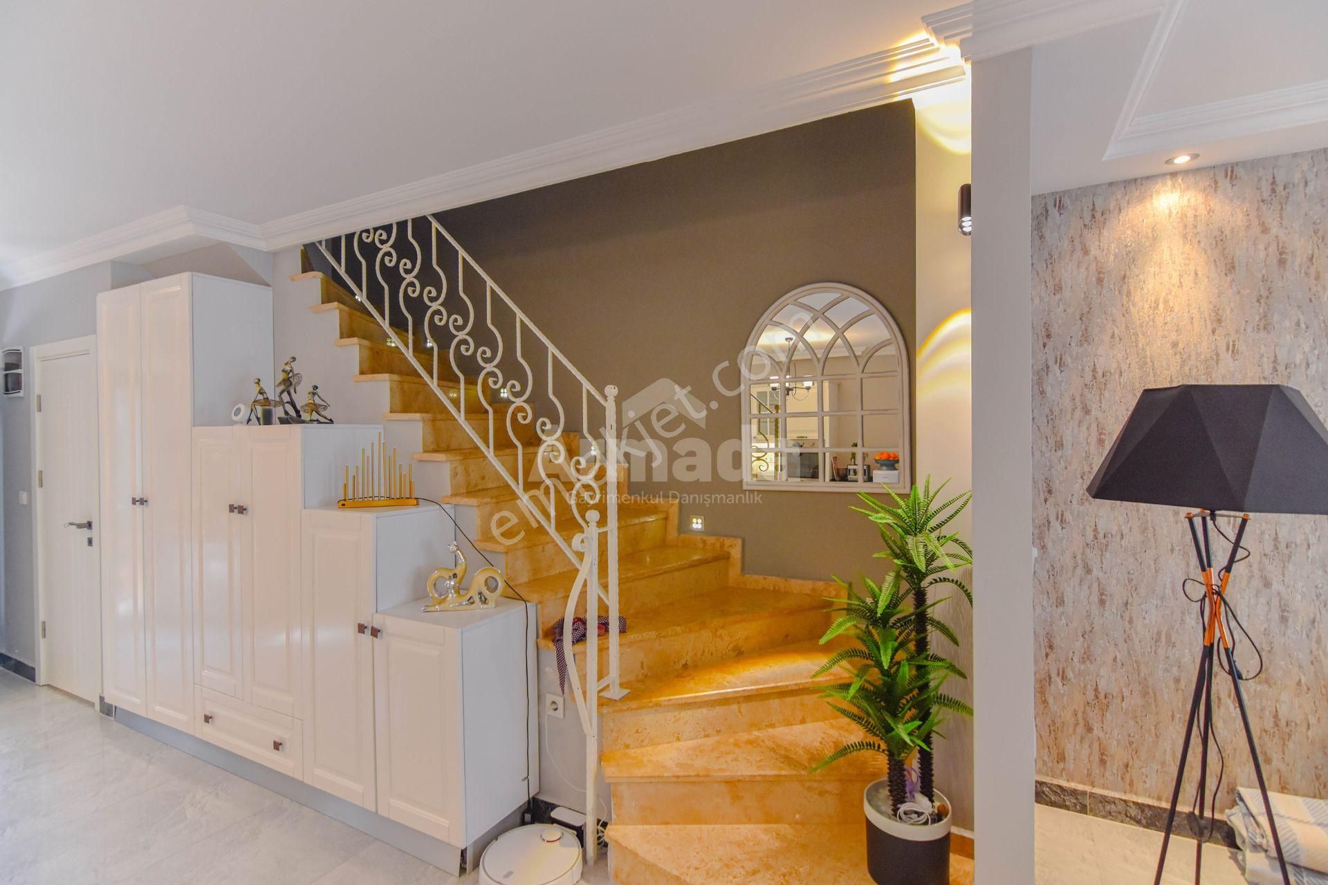 Kuşadası Kadınlar Denizi'nde Panoramik Manzaralı Müstakil 3+1 - Görsel 13