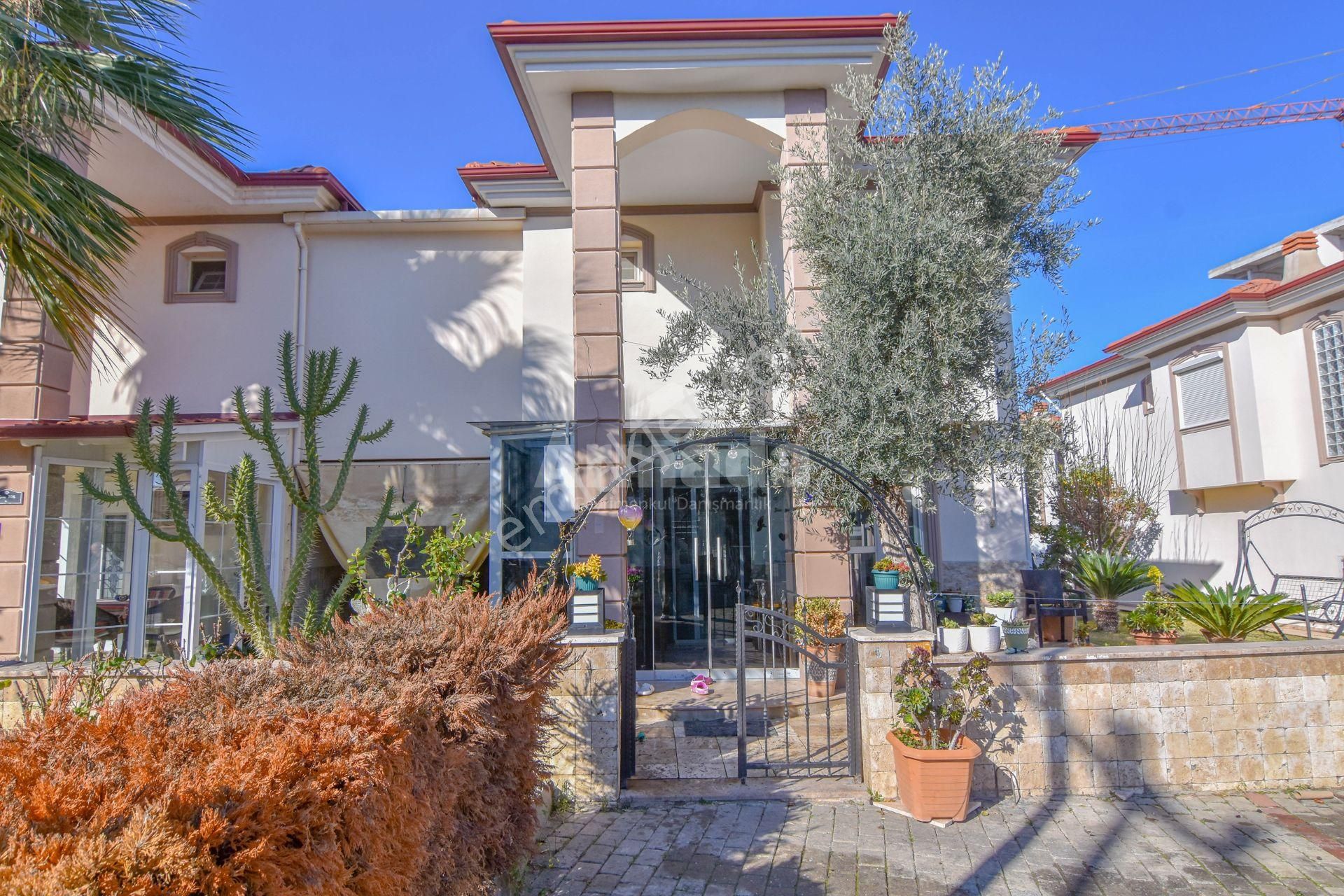 Kuşadası Kadınlar Denizi'nde Panoramik Manzaralı Müstakil 3+1 - Görsel 35