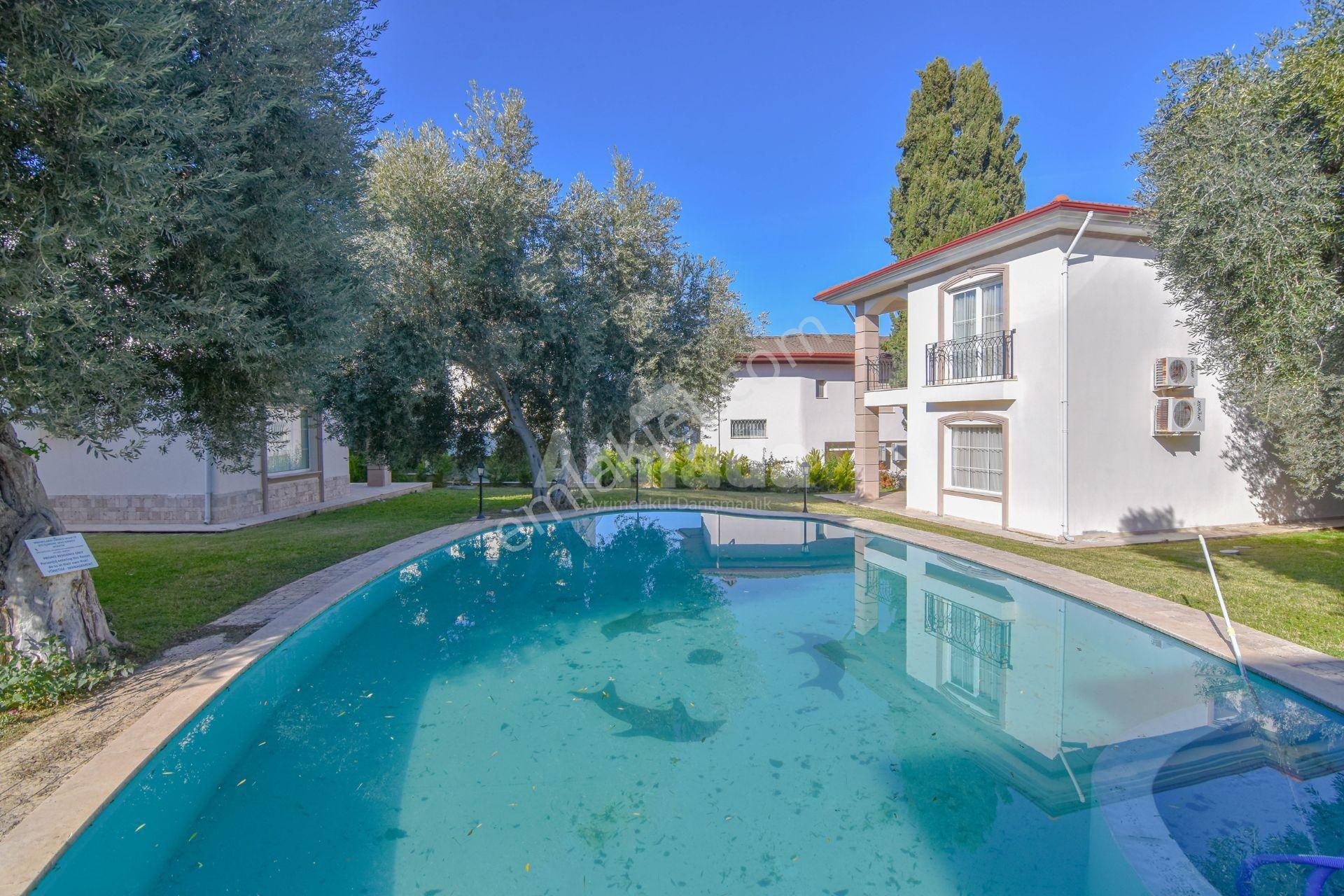 Kuşadası Kadınlar Denizi'nde Panoramik Manzaralı Müstakil 3+1 - Görsel 32