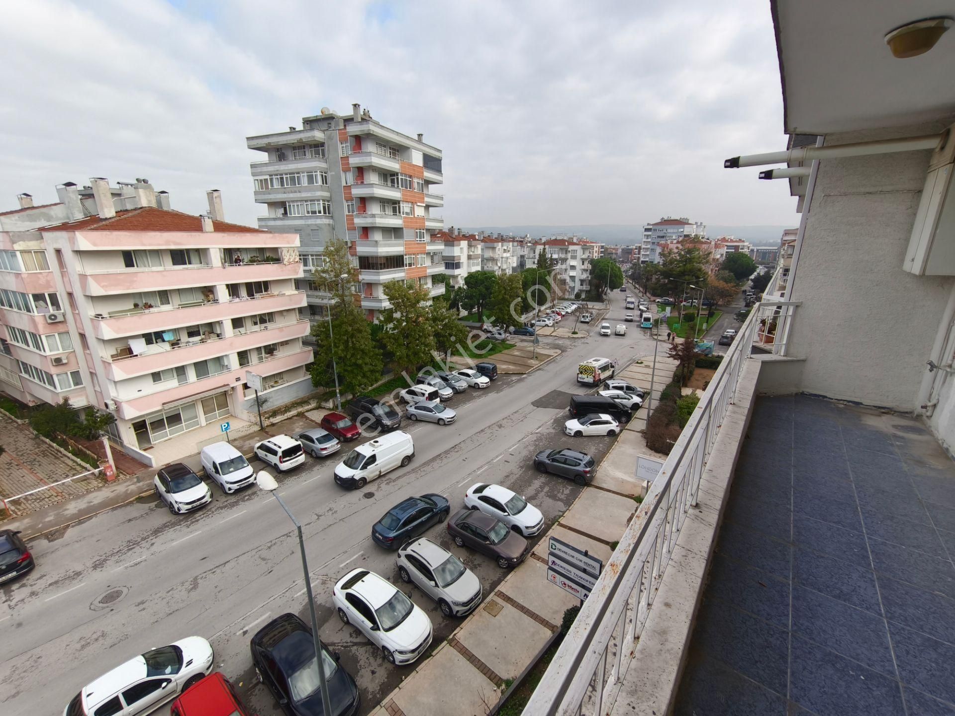 Feridun Pözüt Caddesi Üzerinde Çift Cephe Çift Balkon Kiralık 3+1 Daire - Görsel 8
