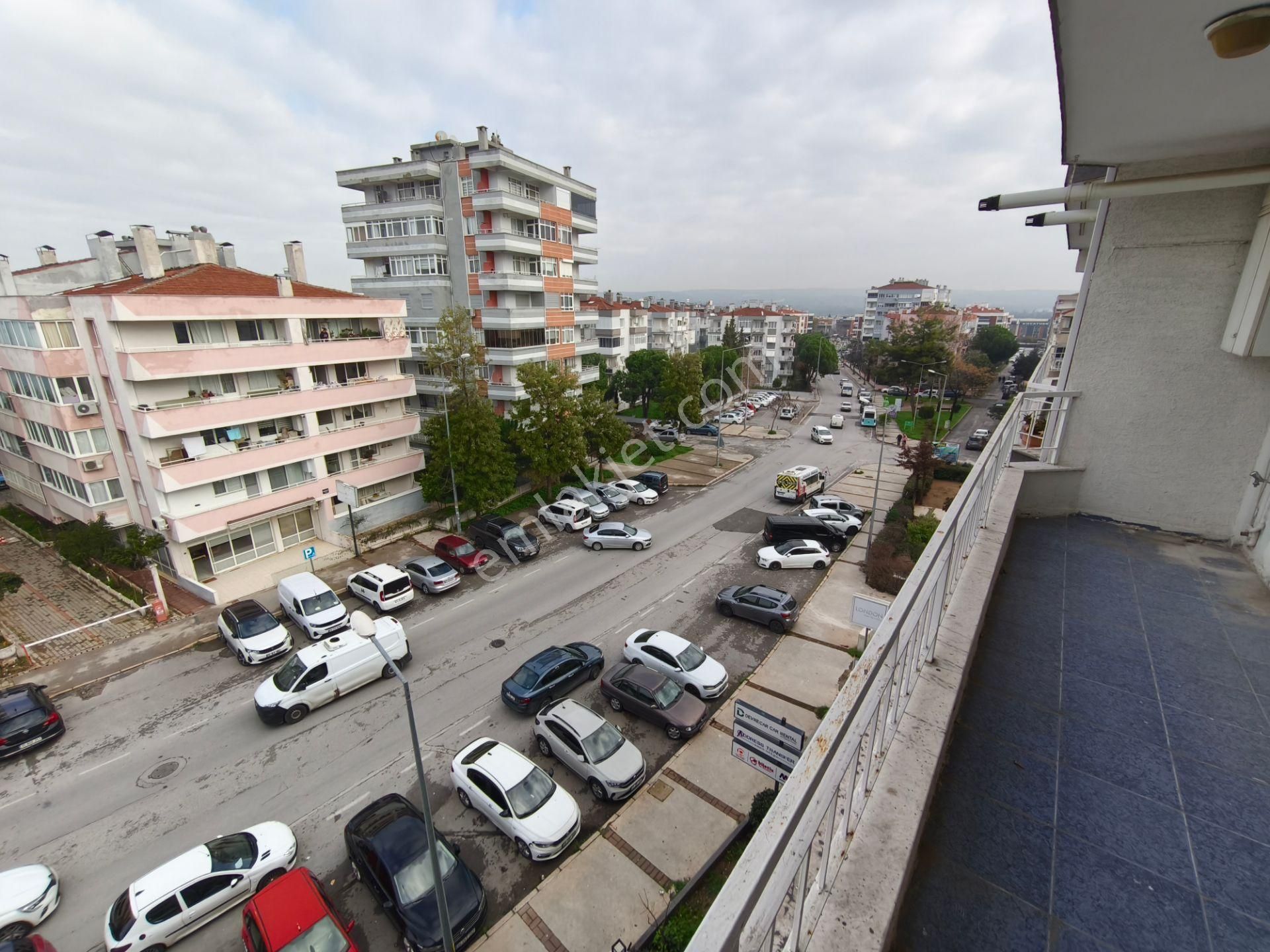 Feridun Pözüt Caddesi Üzerinde Çift Cephe Çift Balkon Kiralık 3+1 Daire - Görsel 9