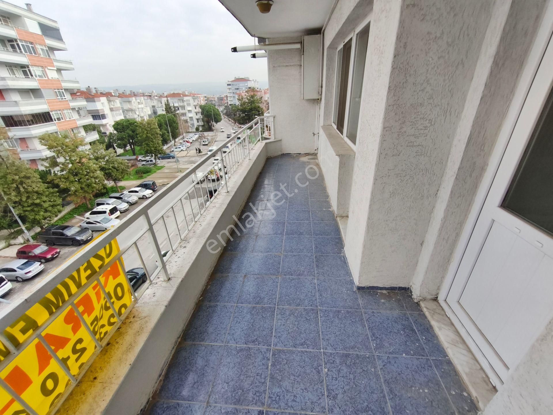 Feridun Pözüt Caddesi Üzerinde Çift Cephe Çift Balkon Kiralık 3+1 Daire - Görsel 6
