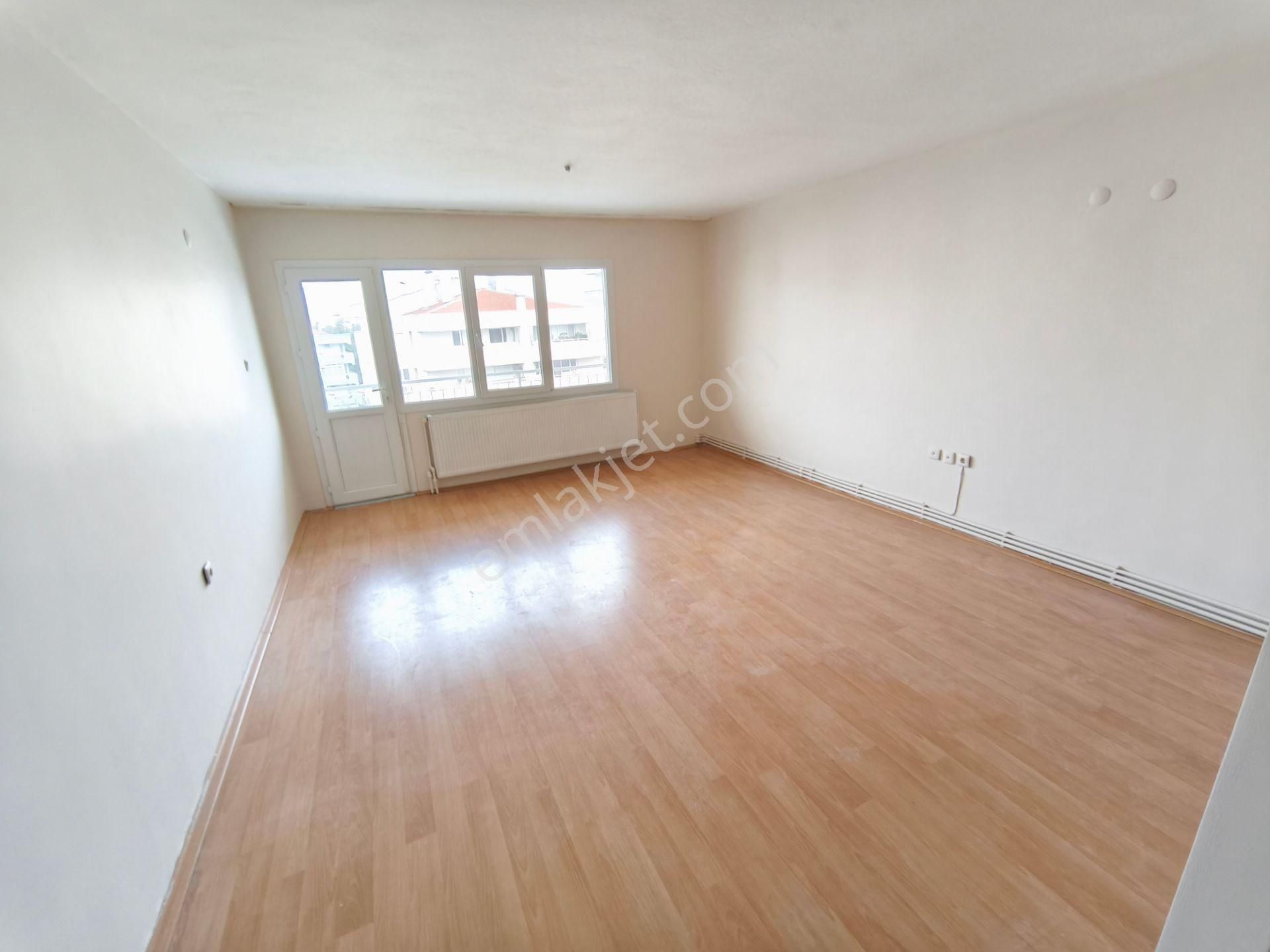 Feridun Pözüt Caddesi Üzerinde Çift Cephe Çift Balkon Kiralık 3+1 Daire - Görsel 2