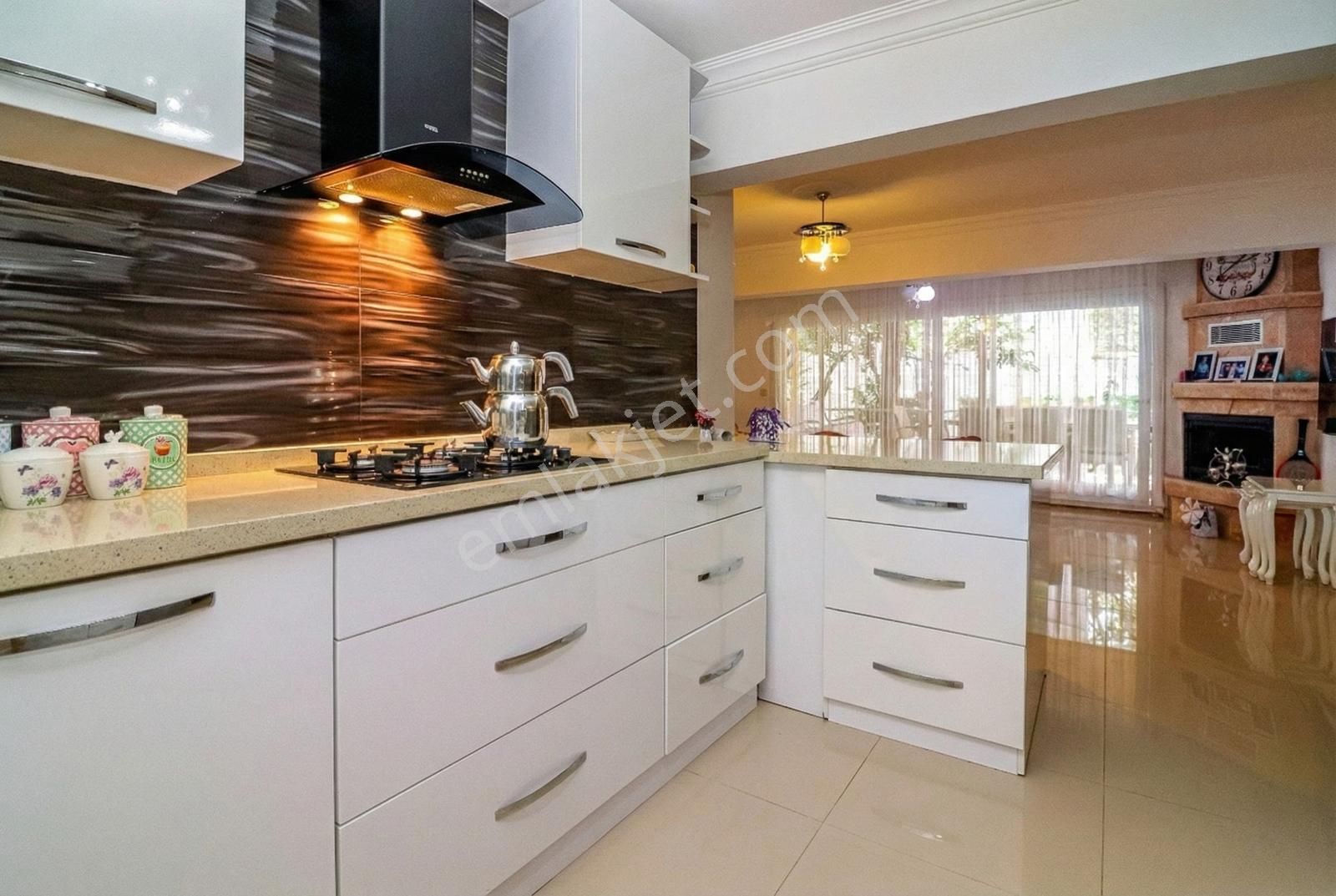 Kuşadası Mistur Sitesi'nde Satılık Triplex Villa - Görsel 18