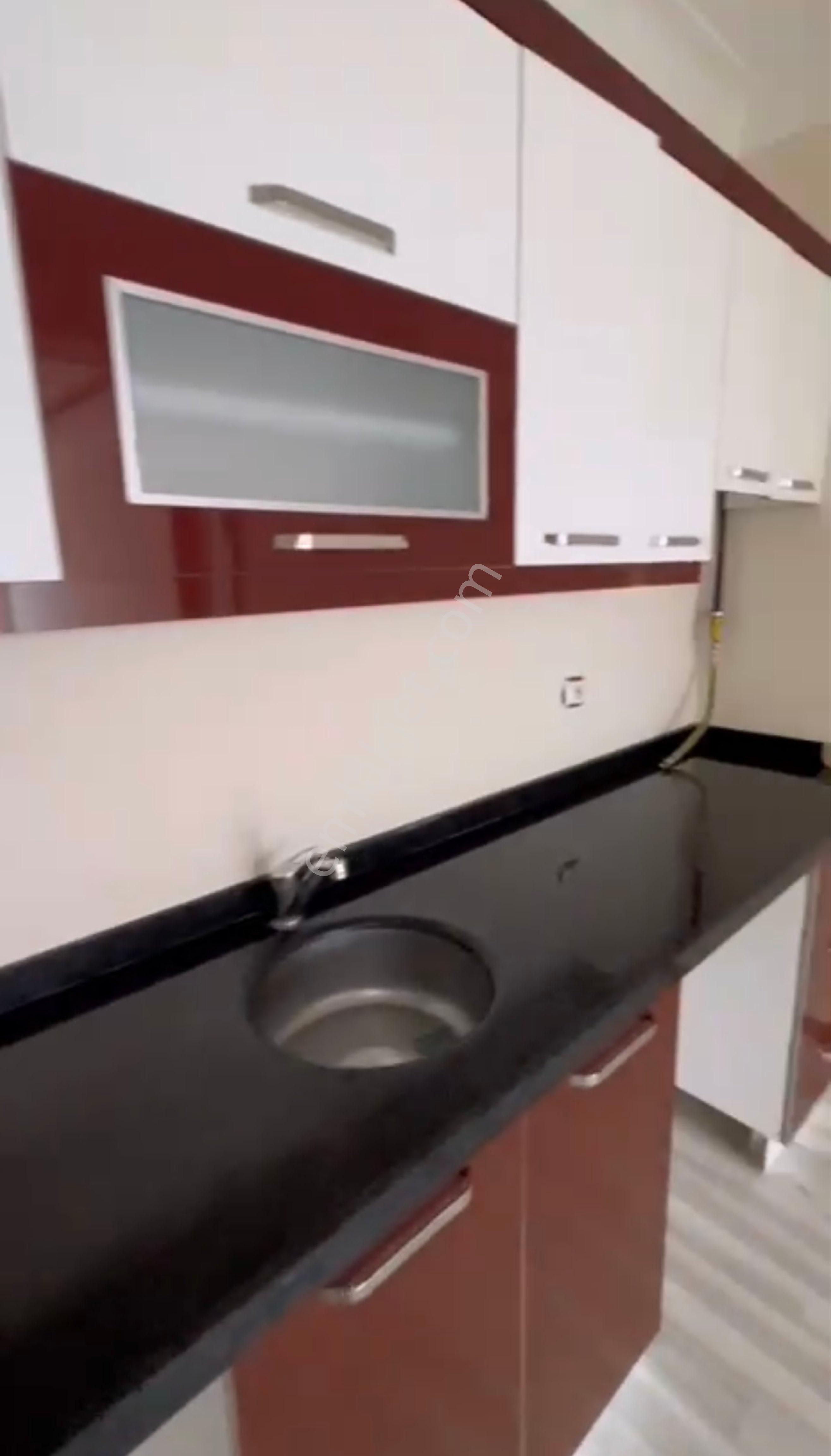 Kıraç Meydanda Asansörlü Asansör Aktıf Herkese Uygun Yenı Bına - Görsel 4