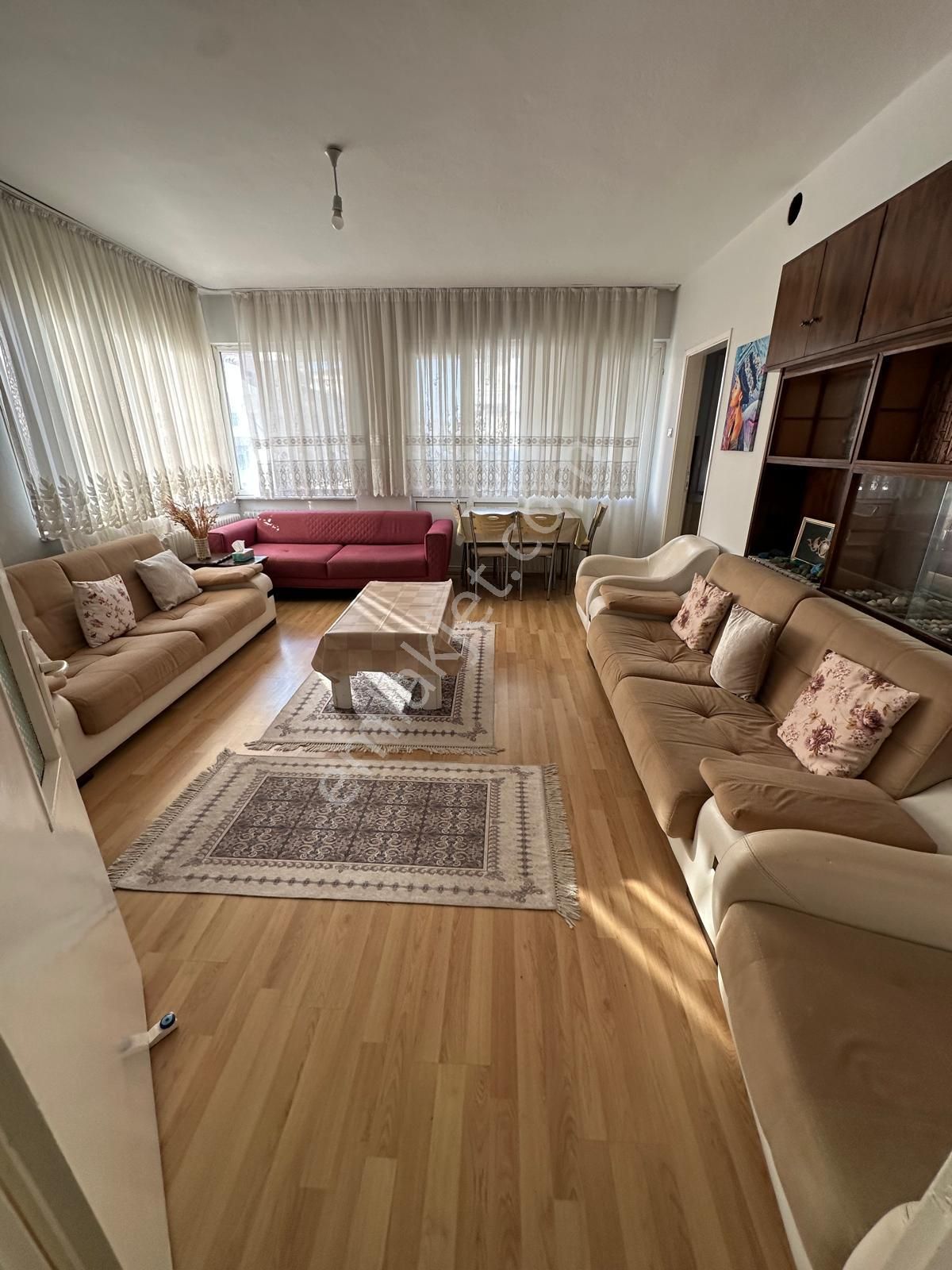 Ata Emlak'tan Fatih Caddesinde 3+1 Eşyalı Kiralık Daire