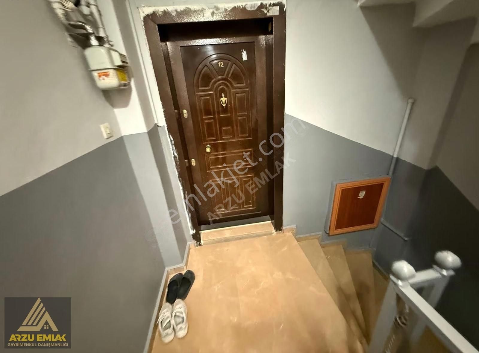 Arzu Emlaktan Cumhuriyet Mah. Hamza Yerlikaya 2+1 2.kat Daire
