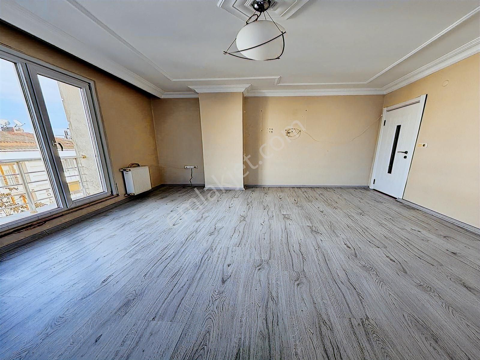 Mehterçeşme Satılık Asansörlü 2+1 Balkonlu Geniş Ferah Daire - Görsel 3