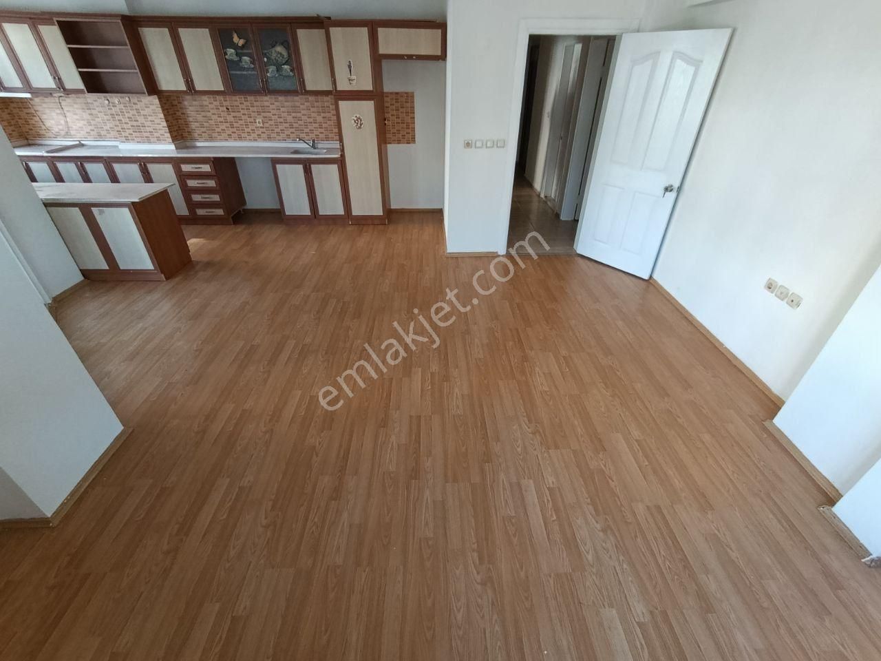 Altınkum Merkezde Denize 400 Metre Pazarın İçinde Ön Cephe 2+1 Daire - Görsel 8