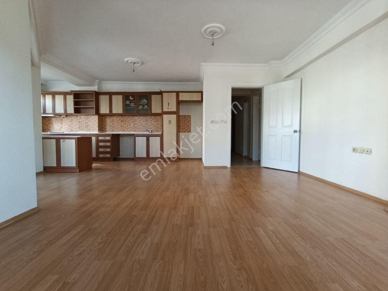 Altınkum Merkezde Denize 400 Metre Pazarın İçinde Ön Cephe 2+1 Daire