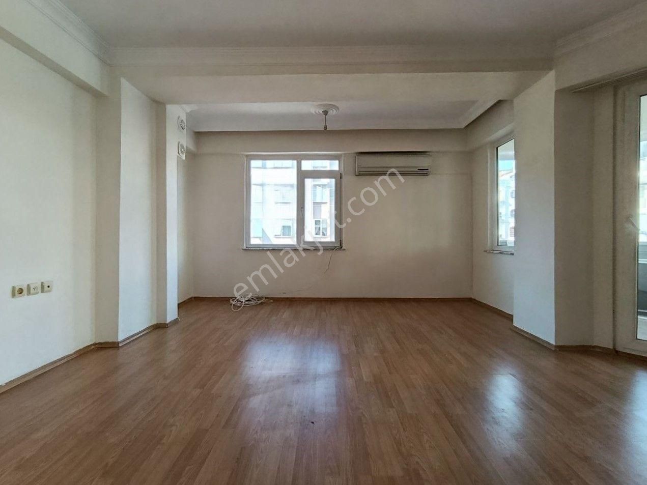 Altınkum Merkezde Denize 400 Metre Pazarın İçinde Ön Cephe 2+1 Daire - Görsel 4