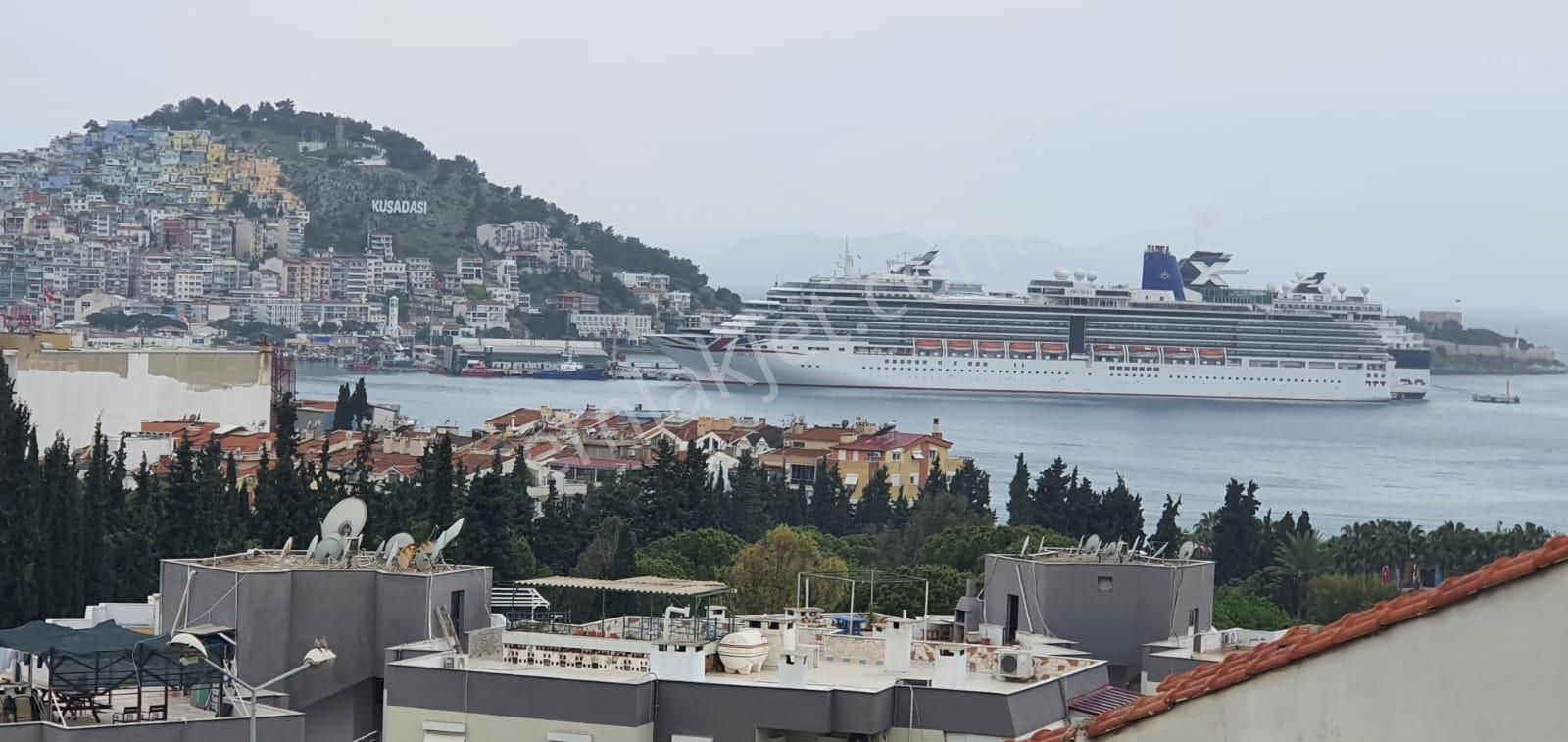 Kuşadası'nın En Prestijli Bölgesi'nde Satılık Villa Arsası - Görsel 2