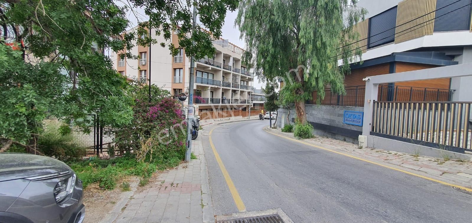 Kuşadası'nın En Prestijli Bölgesi'nde Satılık Villa Arsası - Görsel 8