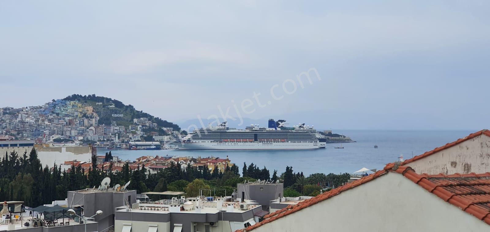 Kuşadası'nın En Prestijli Bölgesi'nde Satılık Villa Arsası - Görsel 3