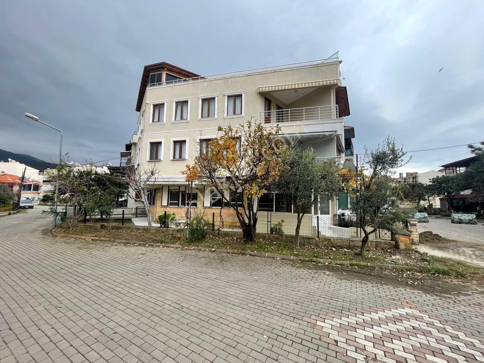 Altınoluk’ta Denize 1 Sokak – Müstakil Tadında, Bahçe Kullanımlı Daire - Görsel 27