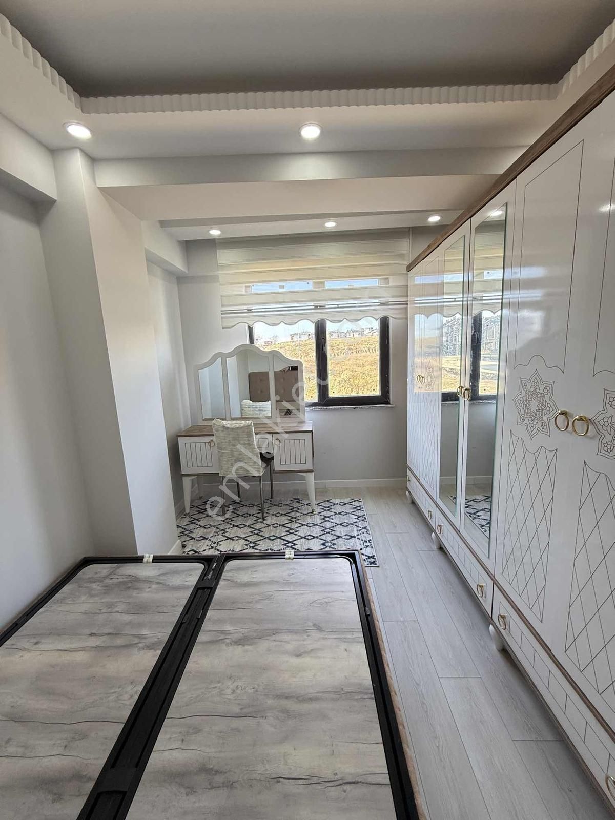 Akkaya İnşaatan Rumelide Yatay Mimari Y.ısıtmalı Lüks Eşyalı 1+1 - Görsel 8