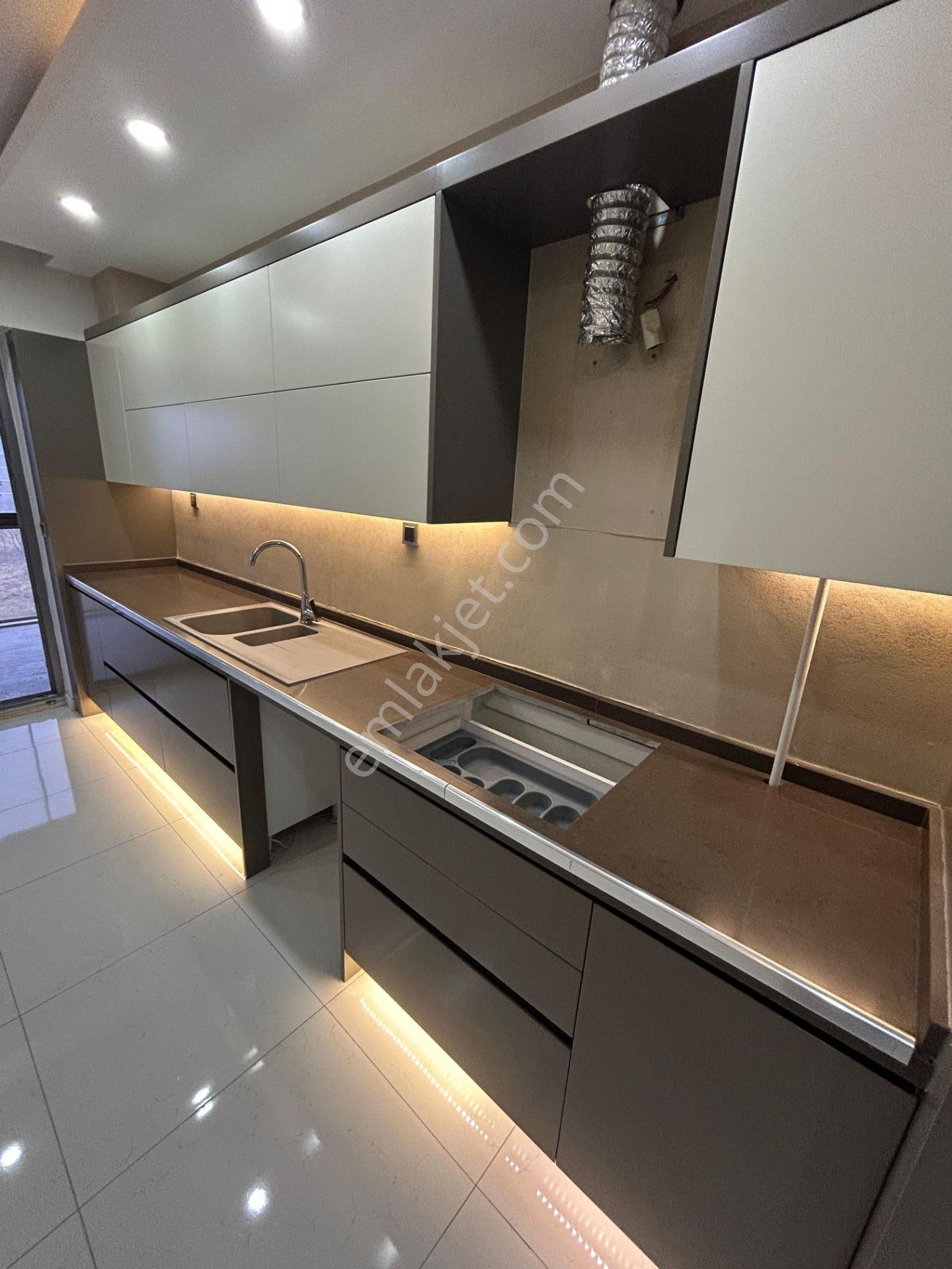 Kaan Emlaktan Şemiklerde 3+1 Site İçerisinde Havuzlu Lüks Kiralık Daire - Görsel 8