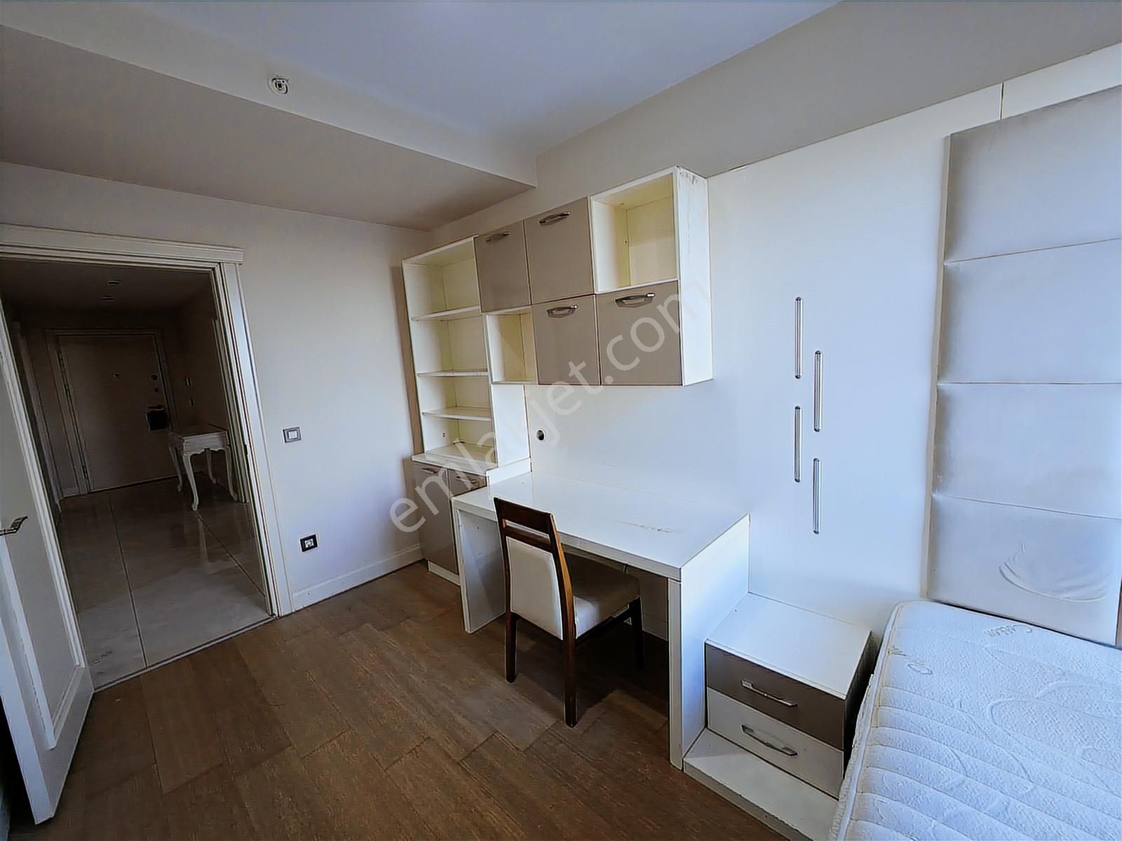 Venezia`da Buyuk Tıpı 2+1satılık Daıre Boş Ve Taşınmaya Hazır - Görsel 16