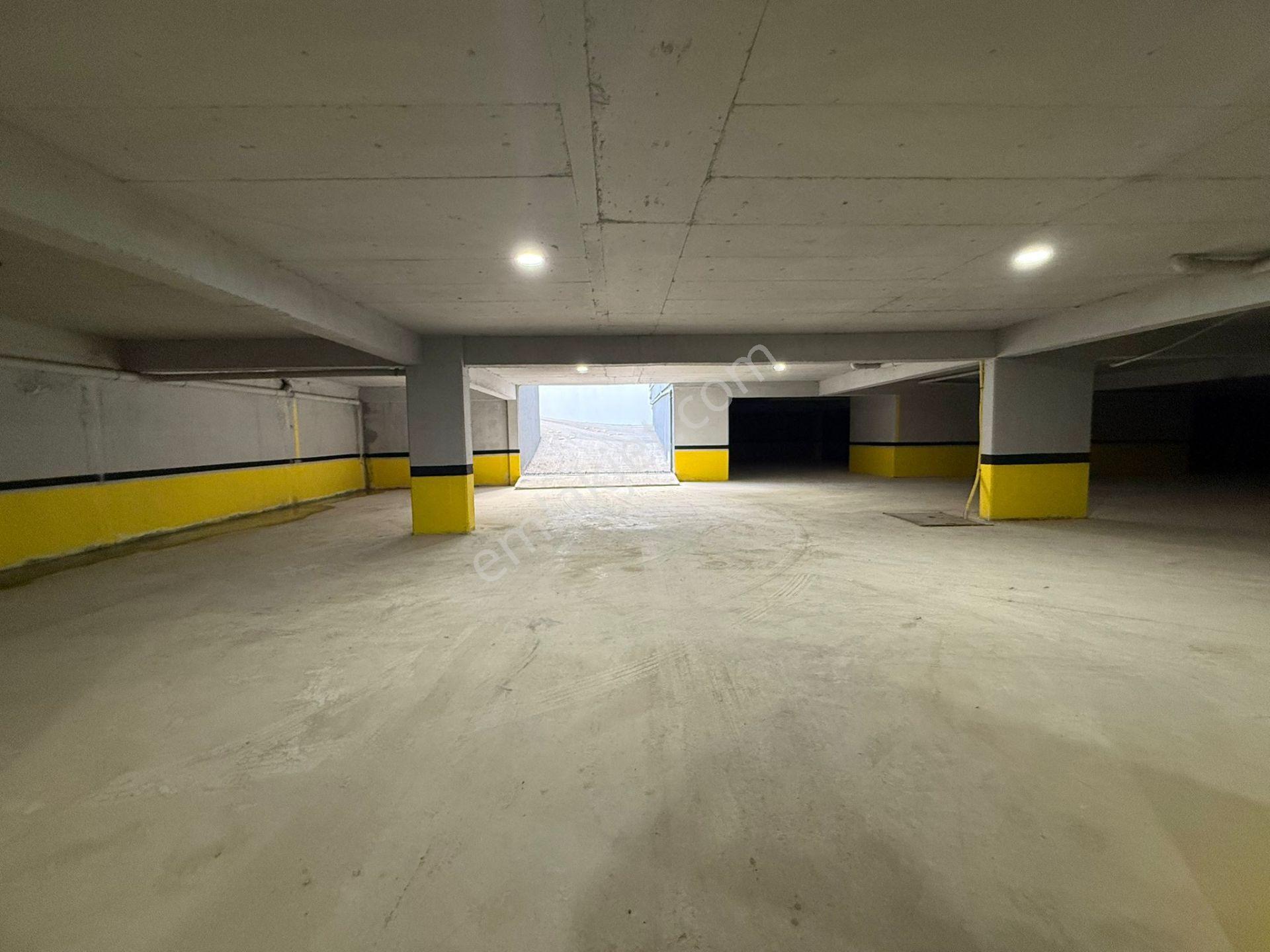 İncek'te Bölgenin Tek Kapalı Otoparklı Sitesinde 2+1 Satılık - Görsel 35