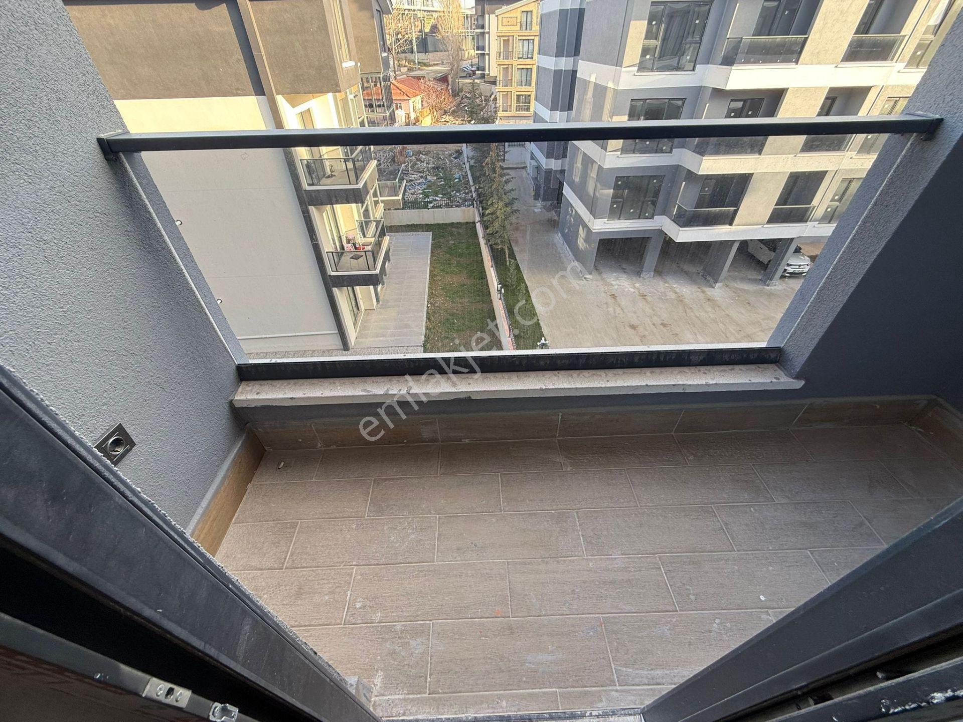 İncek'te Bölgenin Tek Kapalı Otoparklı Sitesinde 2+1 Satılık - Görsel 9