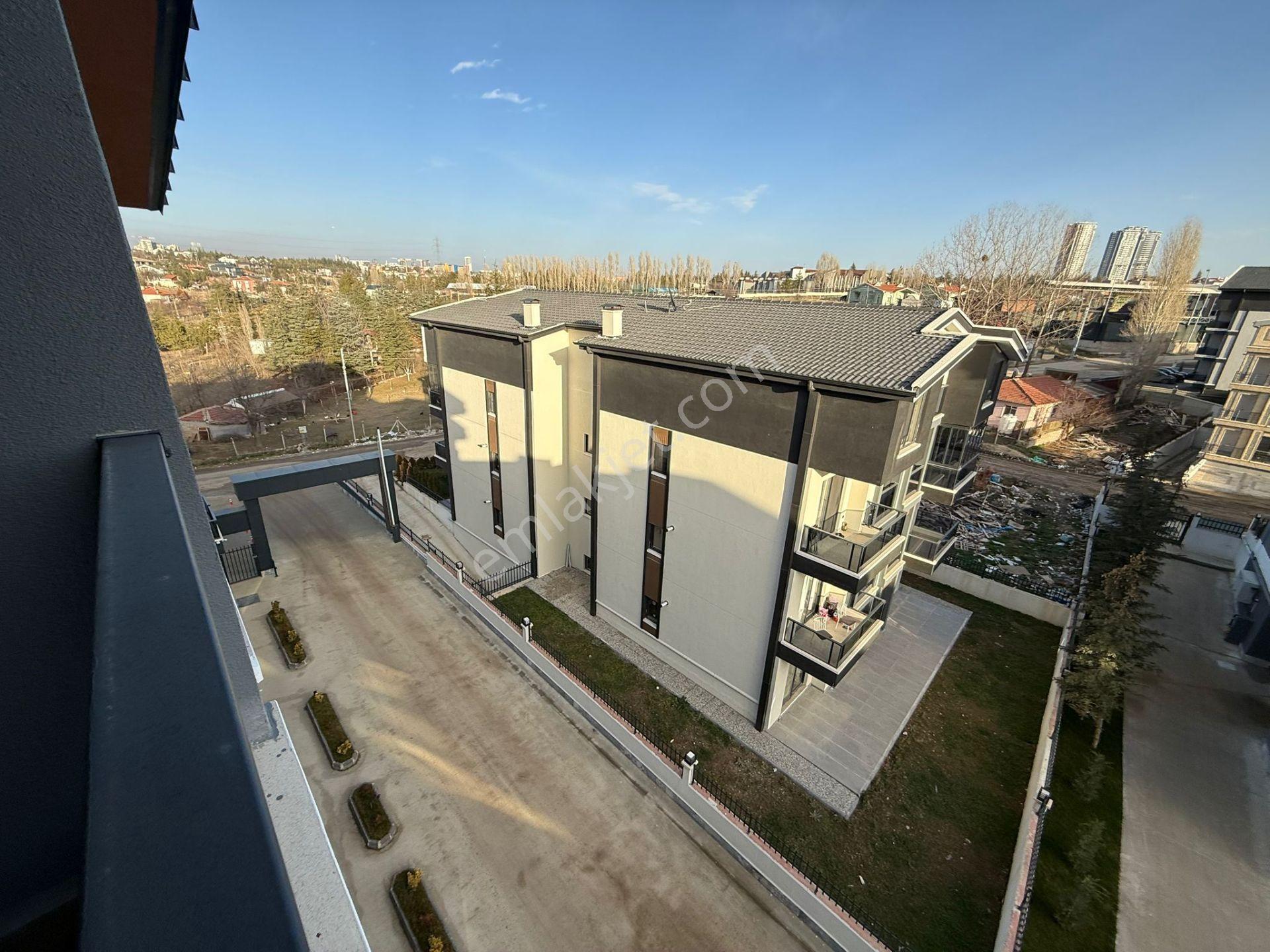 İncek'te Bölgenin Tek Kapalı Otoparklı Sitesinde 2+1 Satılık - Görsel 28
