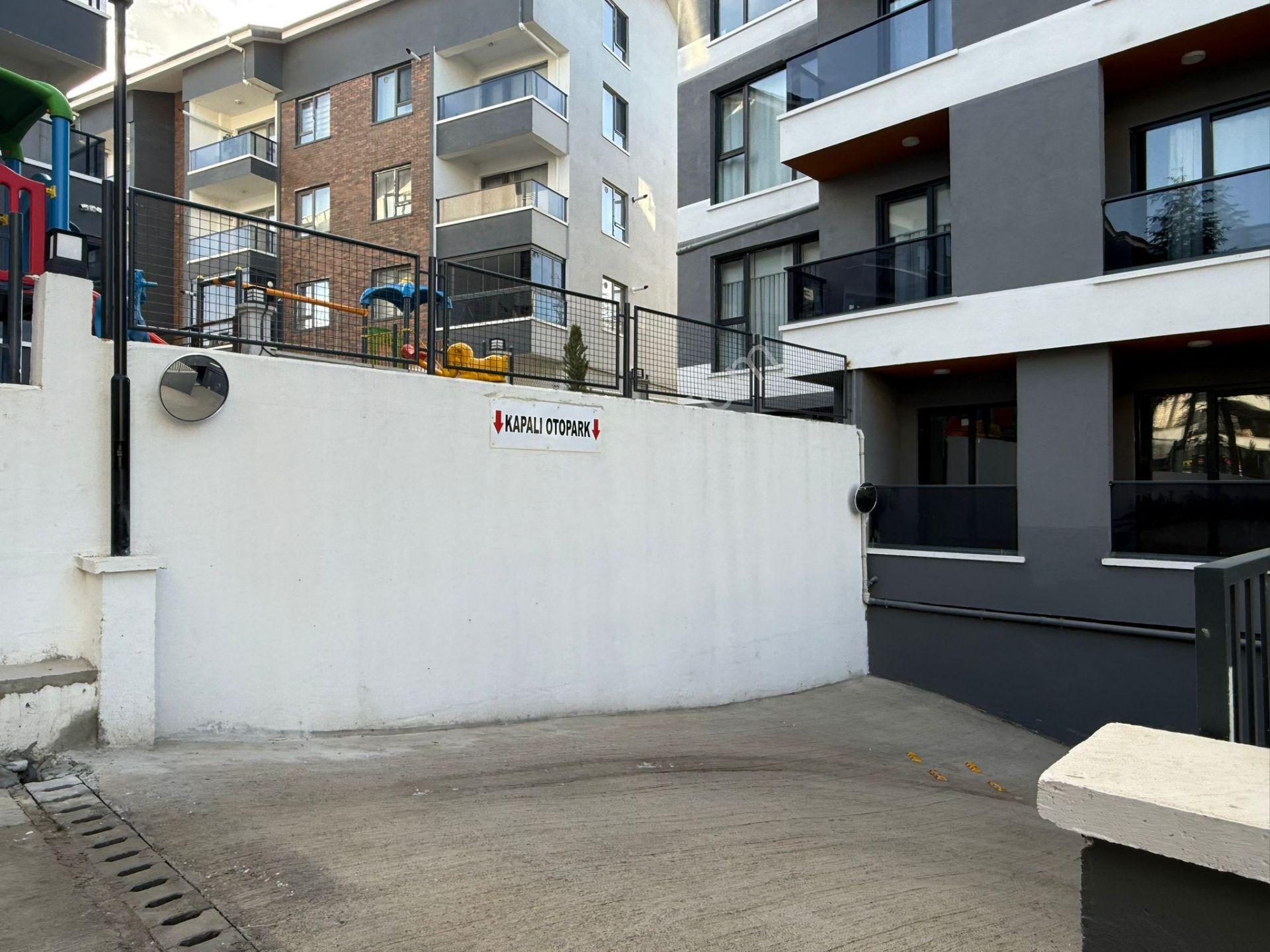 İncek'te Bölgenin Tek Kapalı Otoparklı Sitesinde 2+1 Satılık - Görsel 33