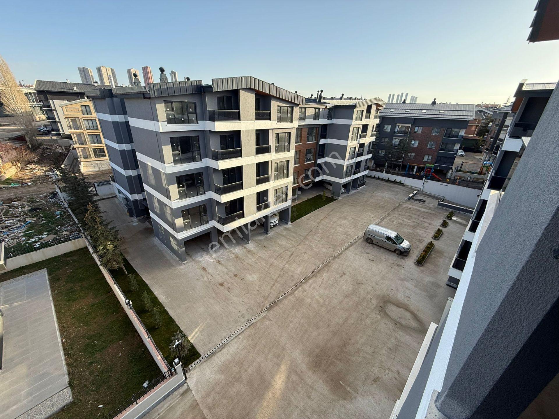 İncek'te Bölgenin Tek Kapalı Otoparklı Sitesinde 2+1 Satılık - Görsel 29