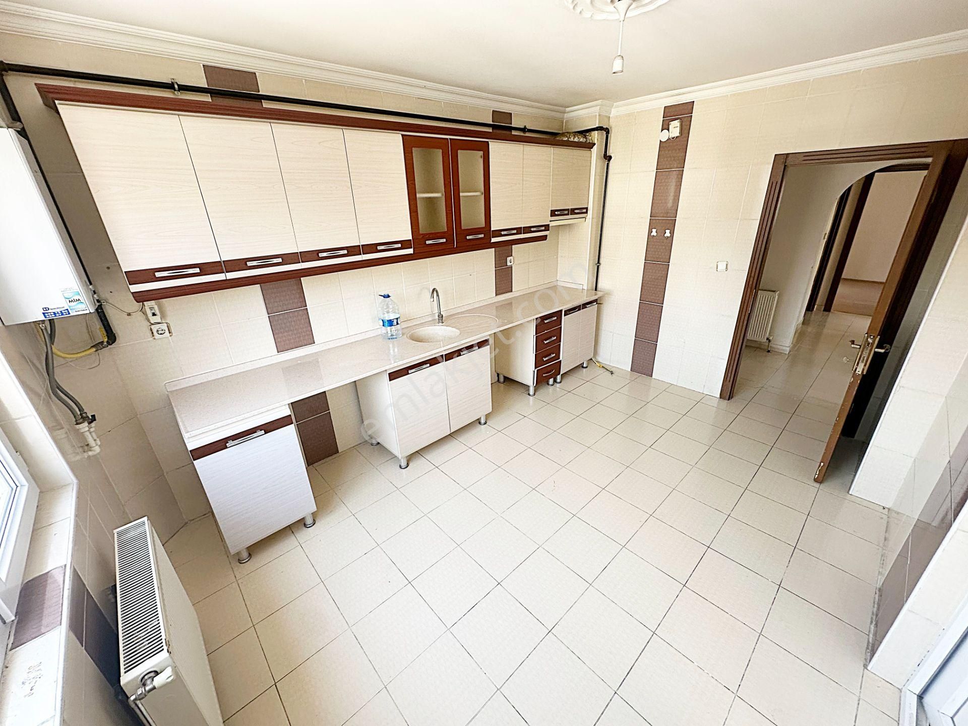 Cihandan Barıştepe Mah Park Manzaralı 3+1 4.katta Kiralık - Görsel 4