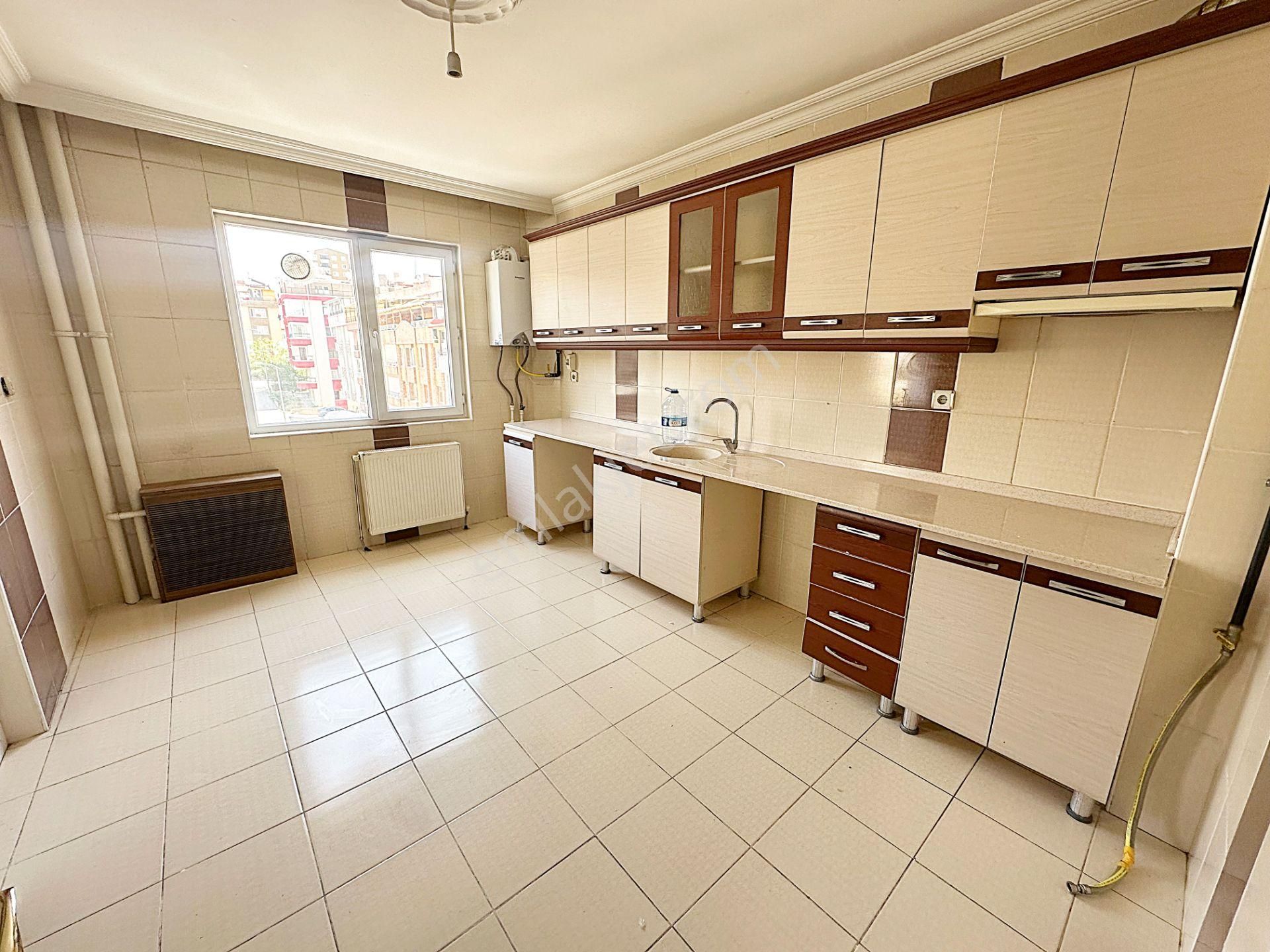 Cihandan Barıştepe Mah Park Manzaralı 3+1 4.katta Kiralık - Görsel 3