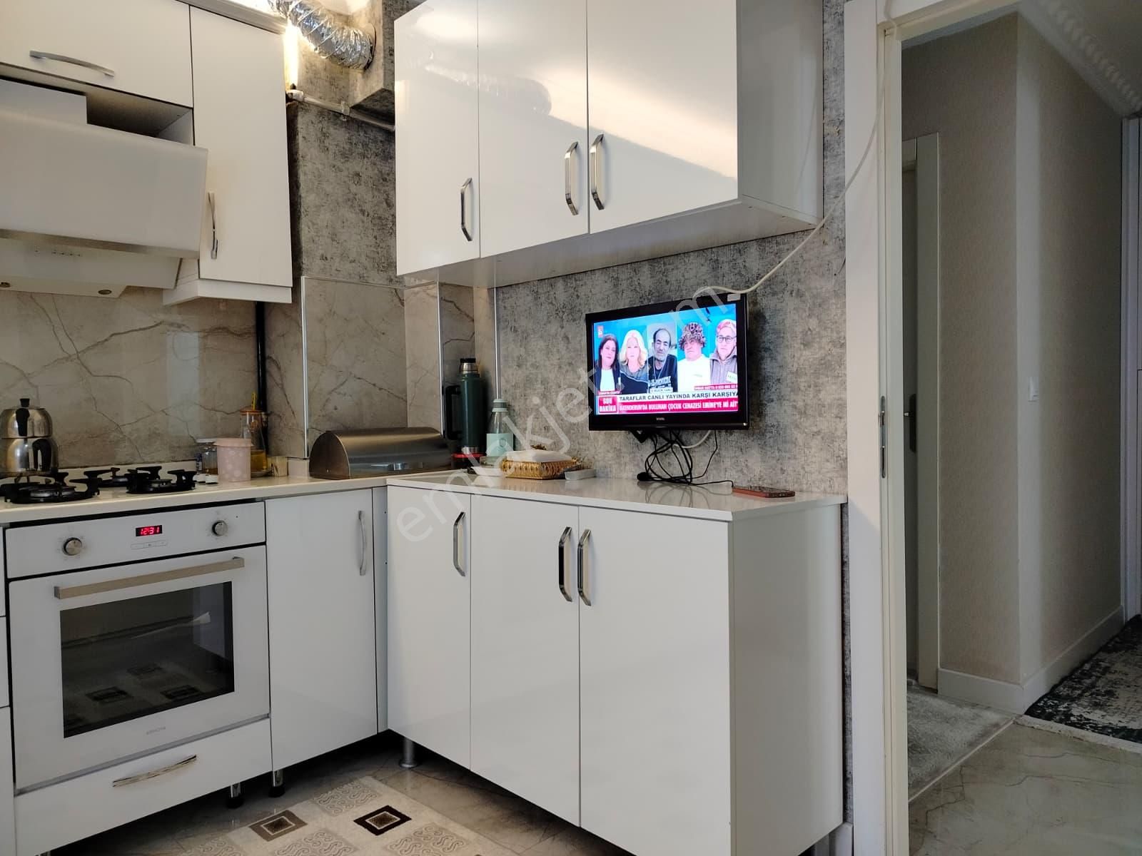 Keciören Karakayada Çok Acil Satılık 3+1 Kat Konumda Daire - Görsel 2