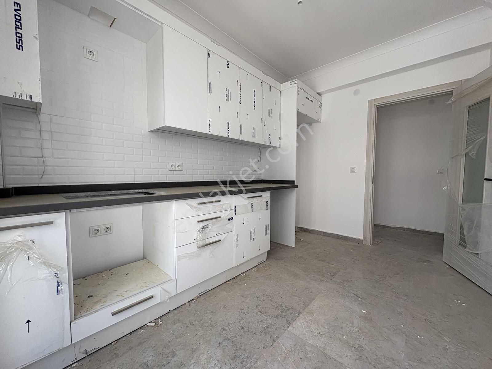 Rw Nefes'ten Badem Alanında Havuzlu Sitede 2+1 Daire - Görsel 18