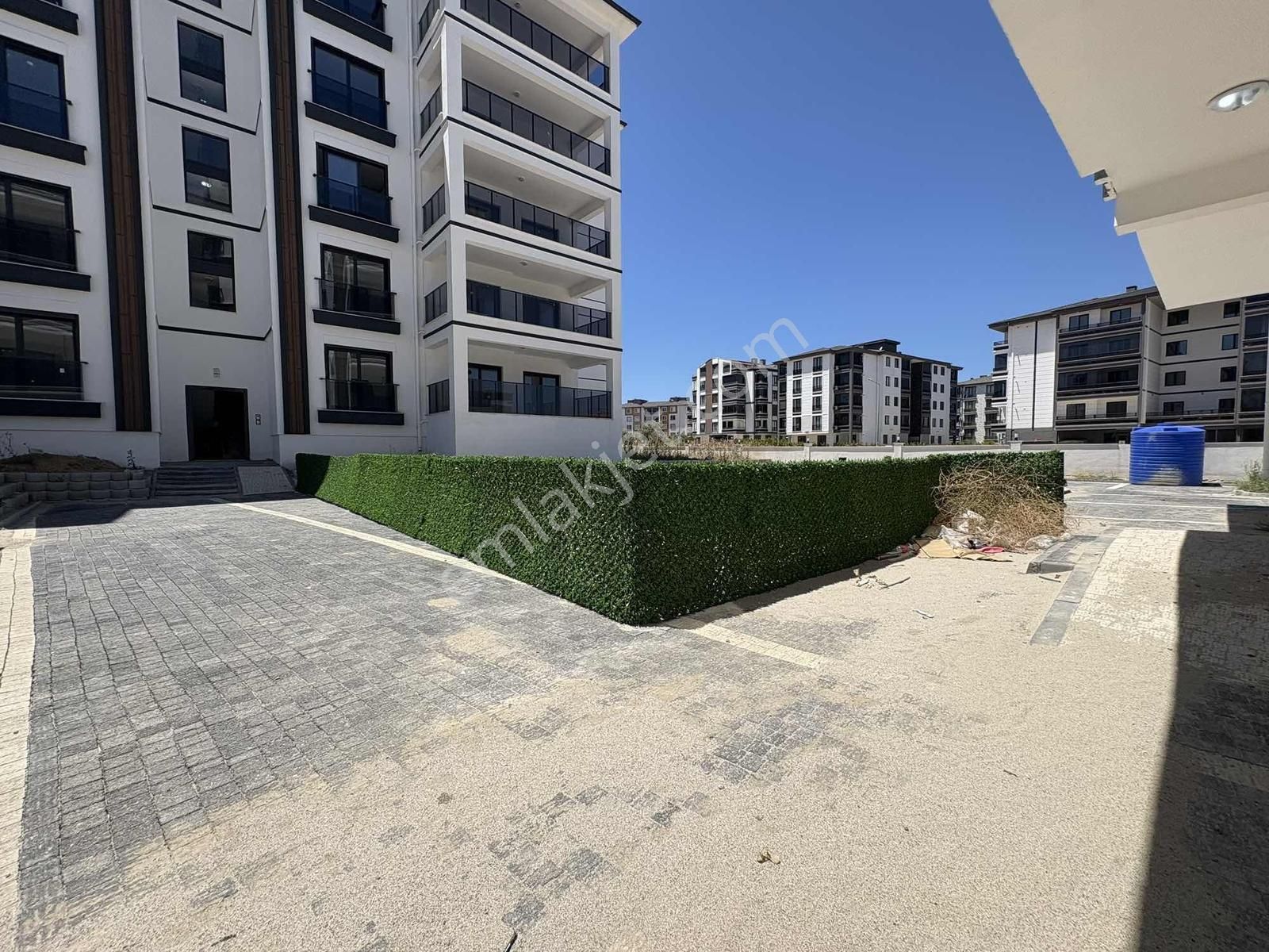 Rw Nefes'ten Badem Alanında Havuzlu Sitede 2+1 Daire - Görsel 25