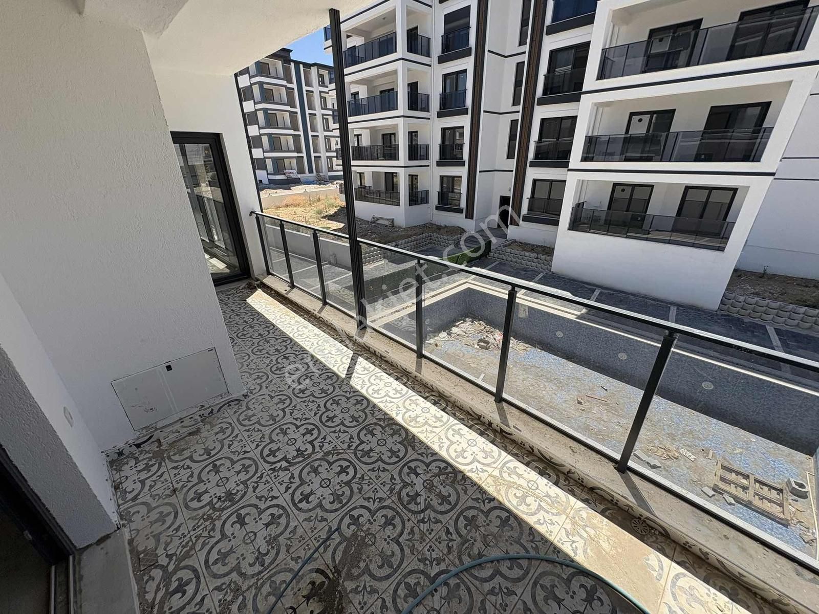 Rw Nefes'ten Badem Alanında Havuzlu Sitede 2+1 Daire - Görsel 11