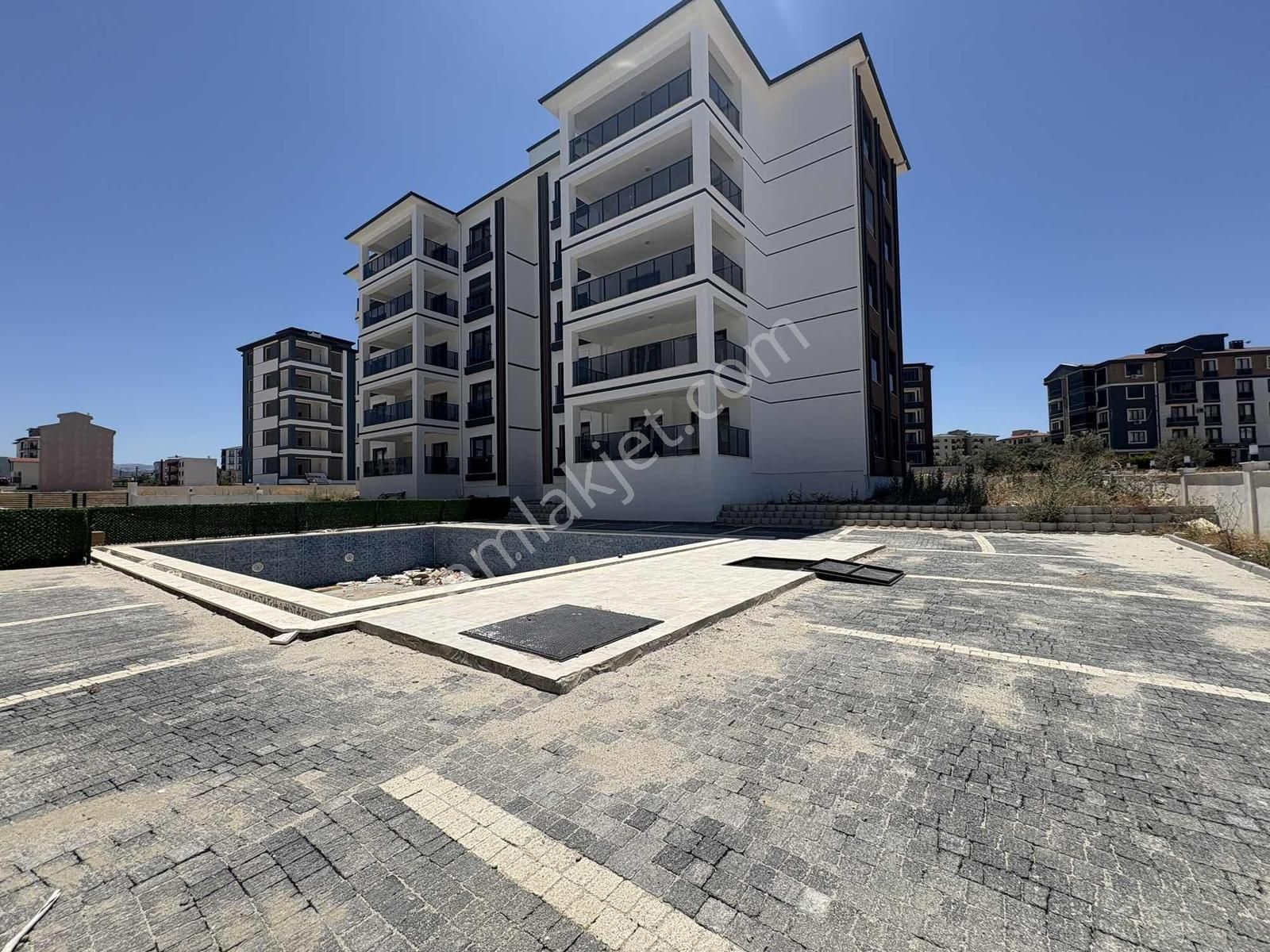Rw Nefes'ten Badem Alanında Havuzlu Sitede 2+1 Daire - Görsel 24
