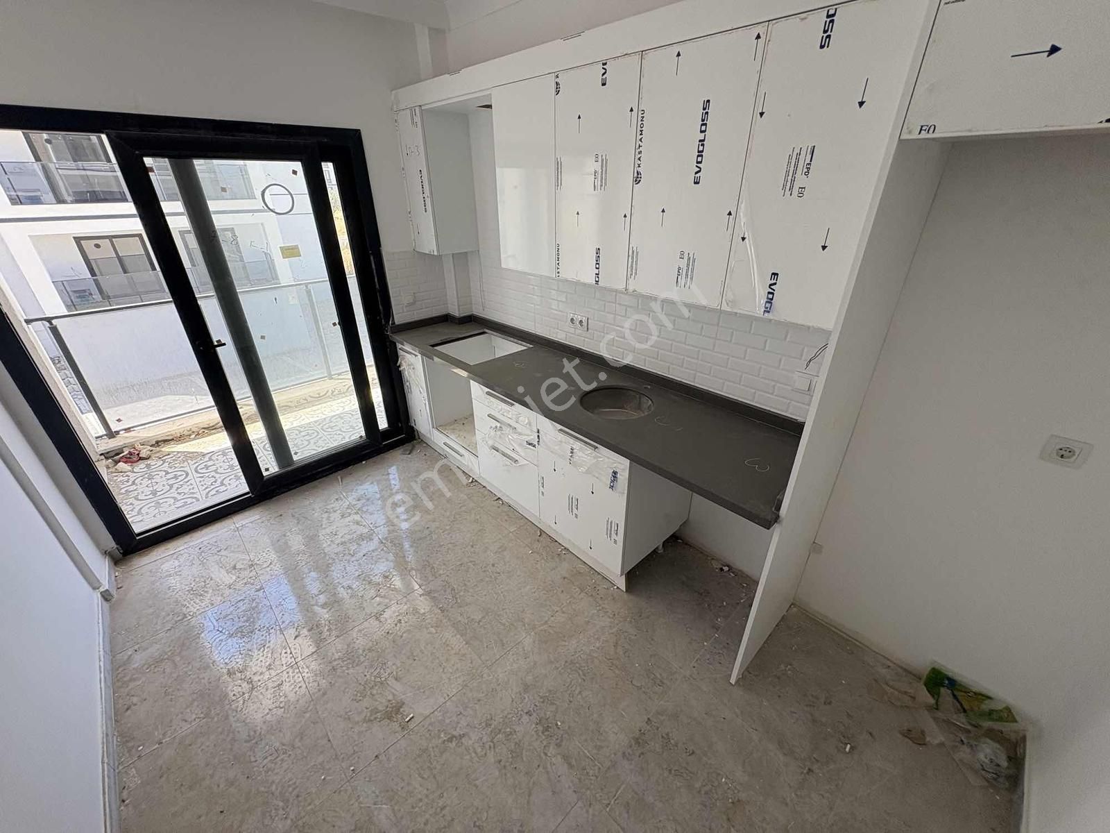 Rw Nefes'ten Badem Alanında Havuzlu Sitede 2+1 Daire - Görsel 13