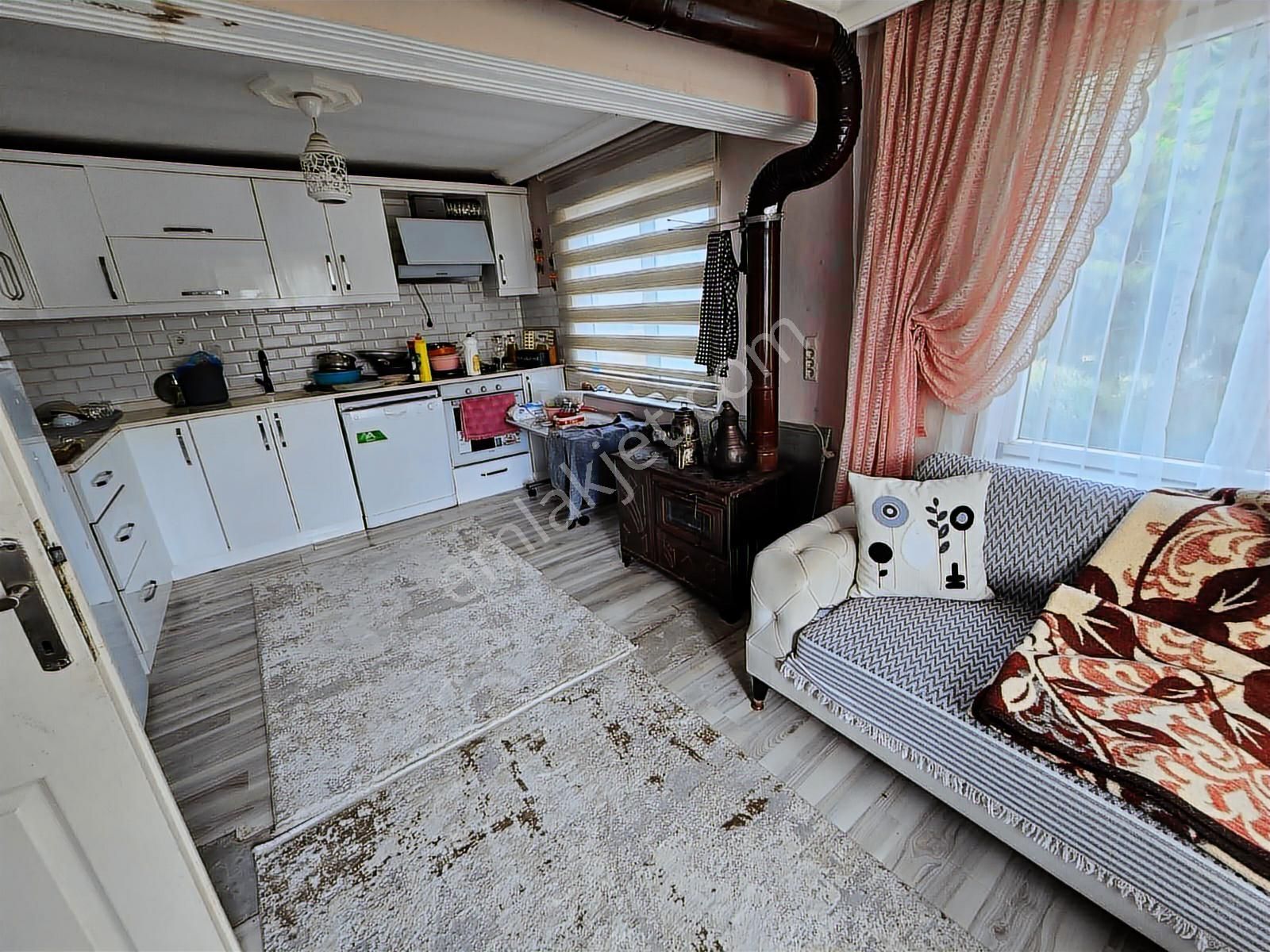 Tırpan'dan 685m2 Arsa Alanı Deniz Man. Asfalta Cephe Müstakil Ev - Görsel 19