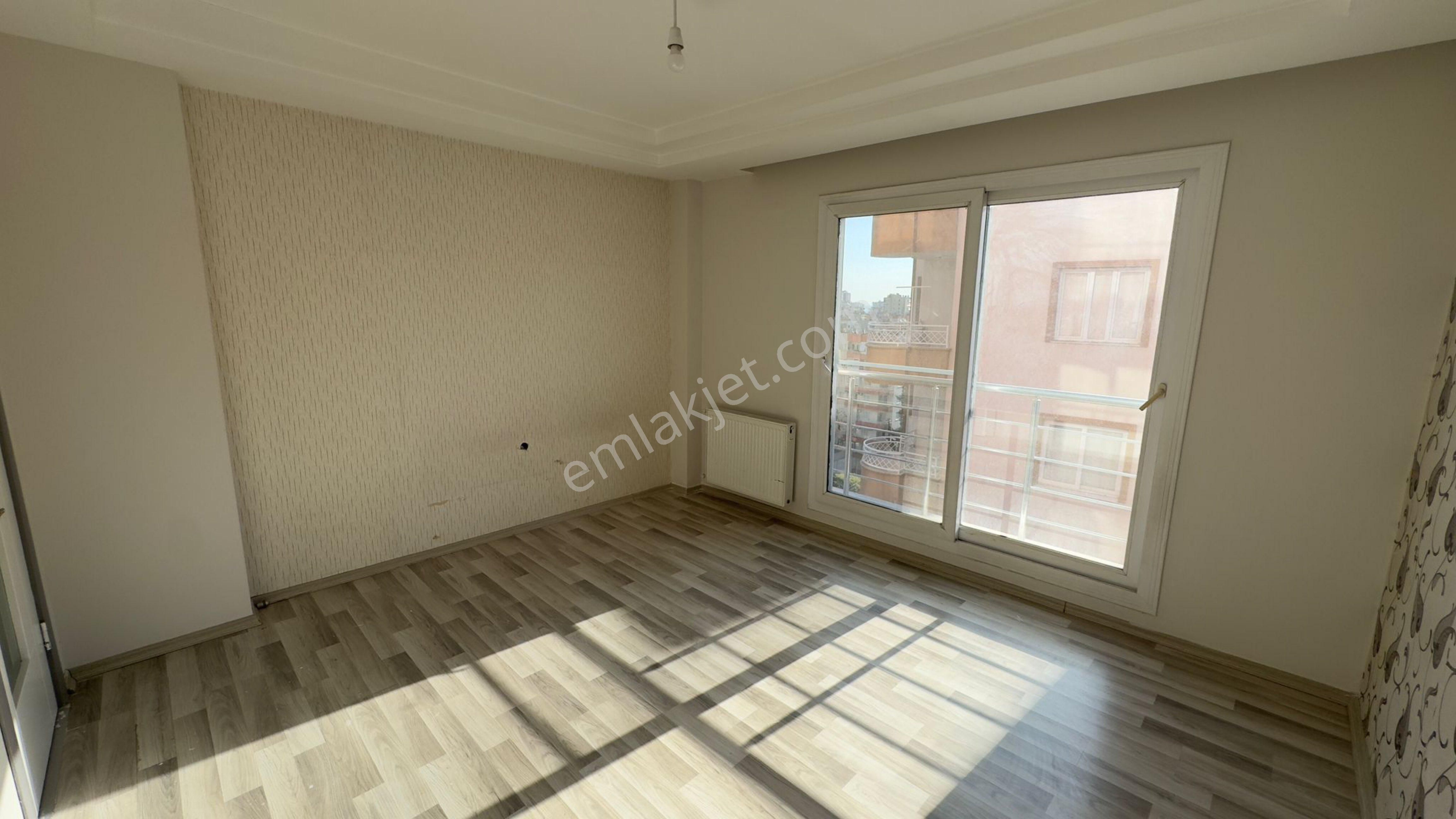 Mezitlinin En Güzel Yerinde 4+1 Geniş Daire - Görsel 8