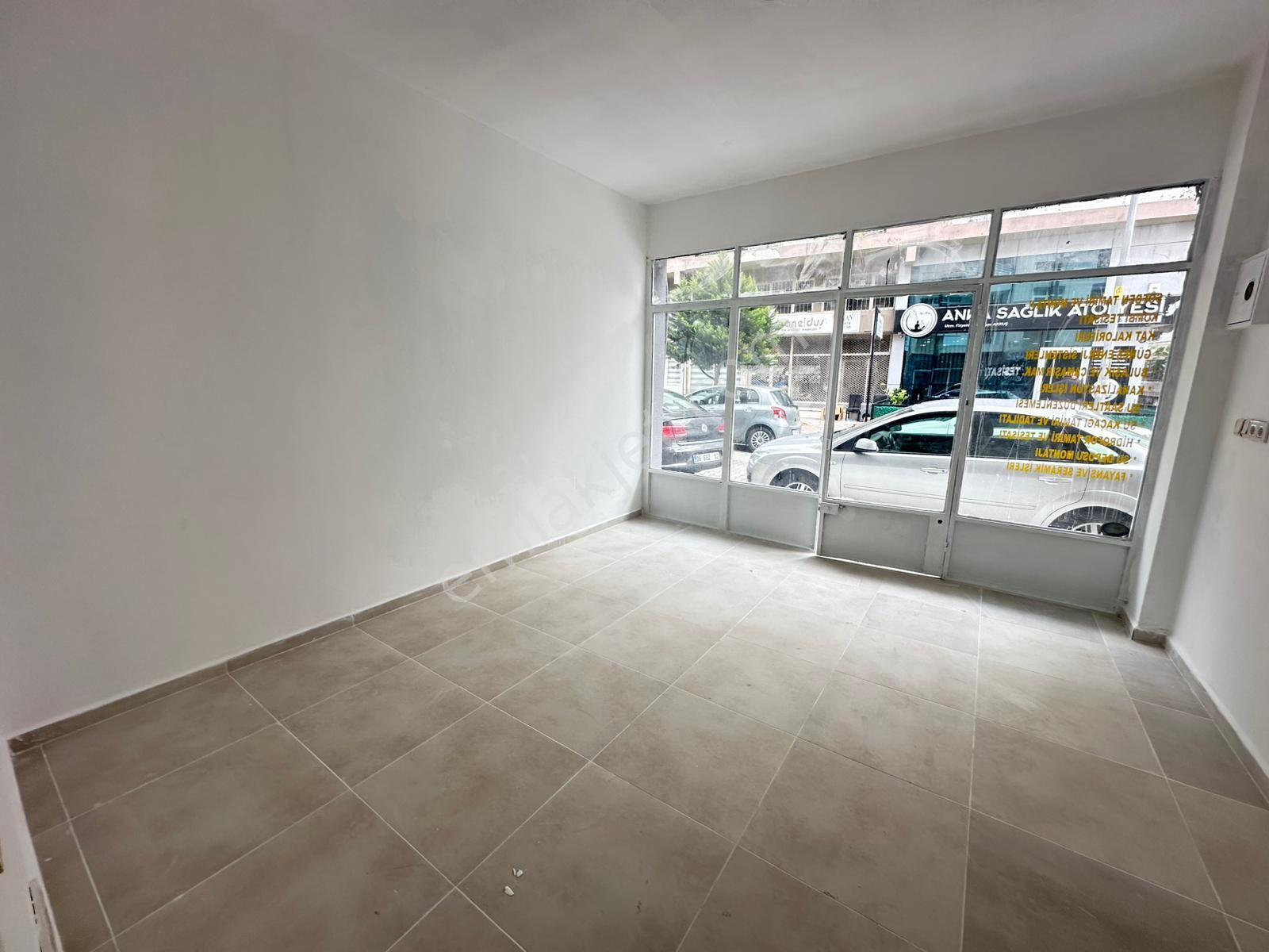 Karşıyaka Bahçelievler De Yola Cepheli Kiralık Dükkan - Görsel 10
